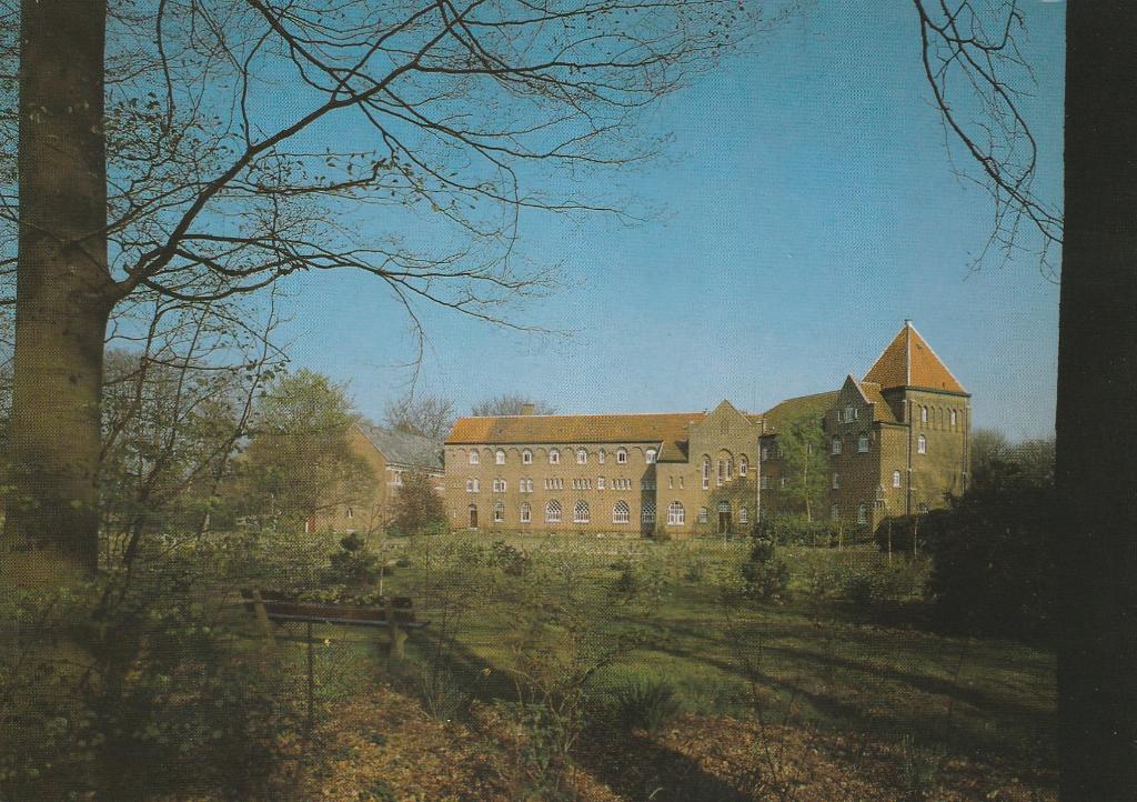 OOSTERHOUT St. Paulus Abdij, Verzamelen, Ansichtkaarten | Nederland, Gelopen, Noord-Brabant, 1980 tot heden, Verzenden