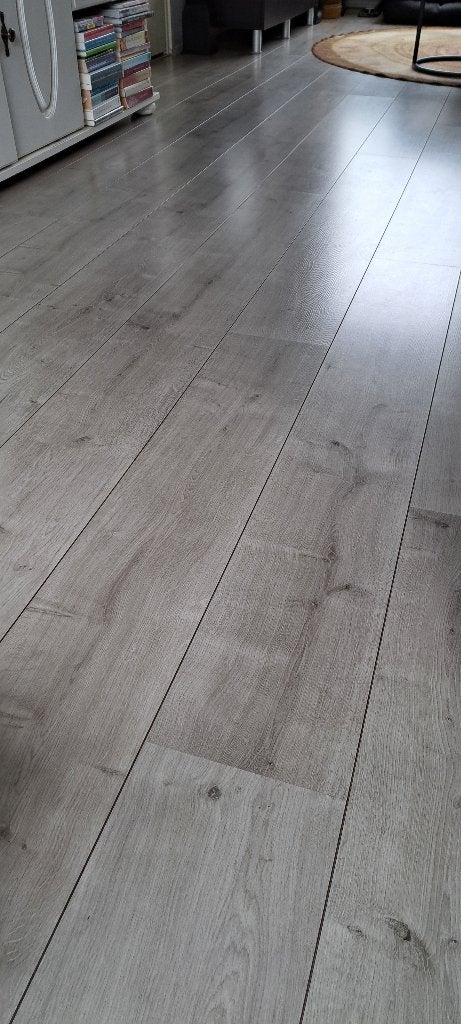 Gratis laminaat lichtgrijs, Huis en Inrichting, Stoffering | Vloerbedekking, Ophalen, Gebruikt, Met houtnerf look, 25 tot 50 m²