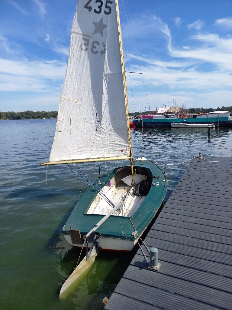 Zeilen, giek, en roer van een varuna zeilboot, Ophalen, Gebruikt, Zeilboot