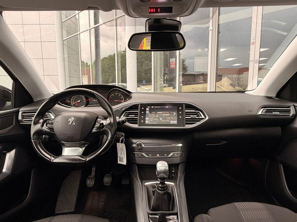 Peugeot 308 SW 1.2 PureTech Blue Lease Premium|Camera|Trekha, Gebruikt, 1199 cc, Zwart, Origineel Nederlands