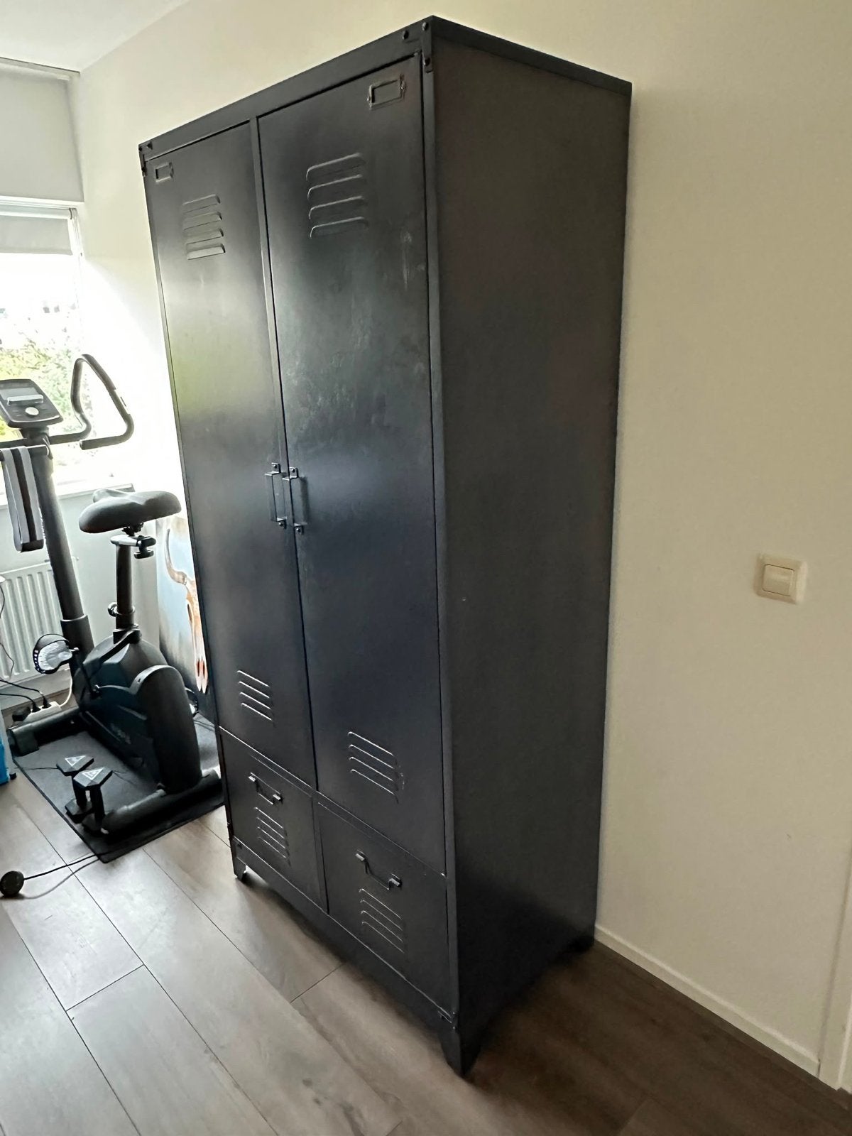 Metalen lockerkast van VT Wonen, zwart, Huis en Inrichting, Ophalen, Gebruikt