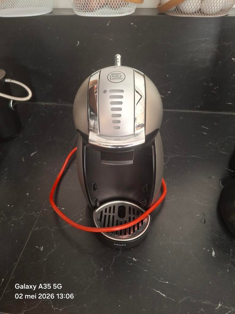 Krups Dolce Gusto koffiezetapparaat (i.v.m. overstap), Witgoed en Apparatuur, Koffiezetapparaten, Gebruikt, Koffiepads en cups