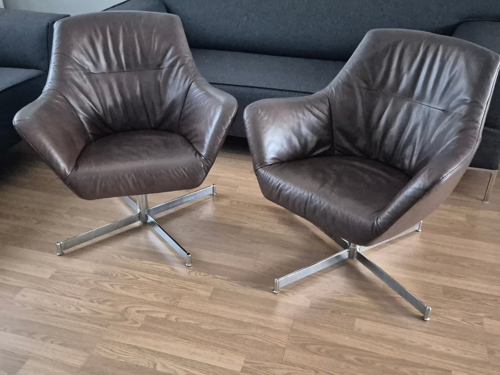 Compacte fauteuiltjes clubjes stoelen bruin leer draaibaar, Huis en Inrichting, Fauteuils, Ophalen, Minder dan 75 cm, Zo goed als nieuw