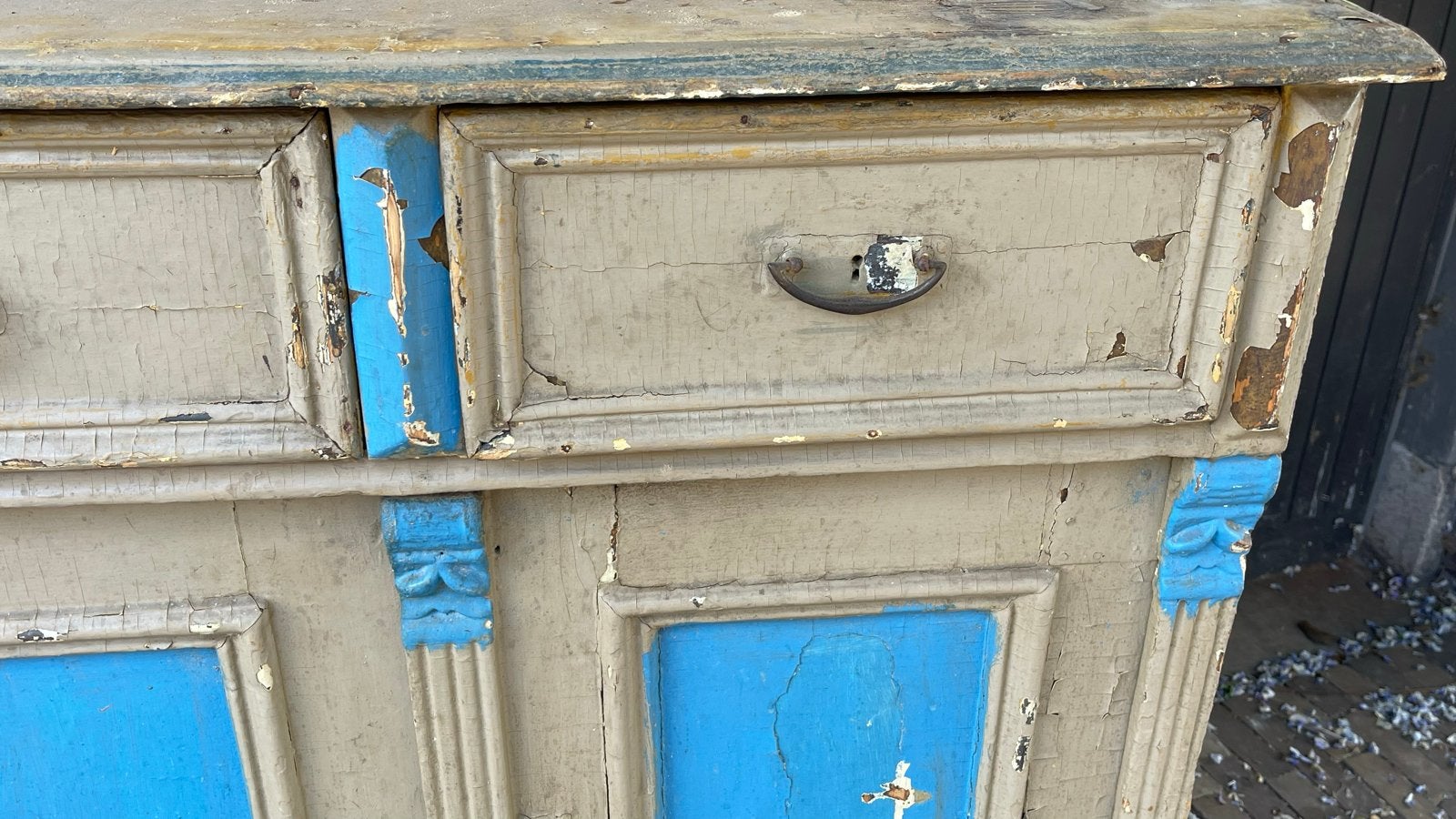 Foto 18 van BARNFIND: brocante kast/keukenkast/buffetkast/servieskast