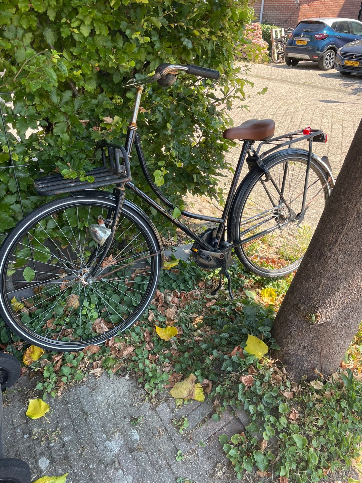 Oude, versleten omafiets 28”, Fietsen en Brommers, Ophalen, Gebruikt, Terugtraprem