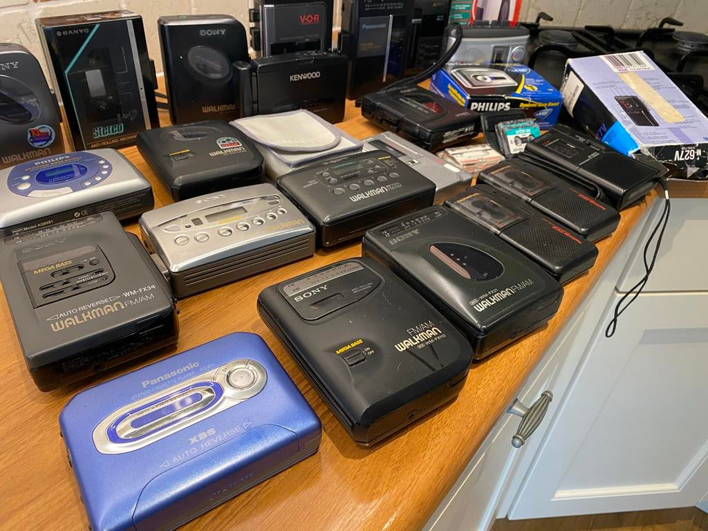 Partij Walkmans, Memo Recorders & Discman - 26 stuks, Audio, Tv en Foto, Walkmans, Discmans en Minidiscspelers, Ophalen of Verzenden
