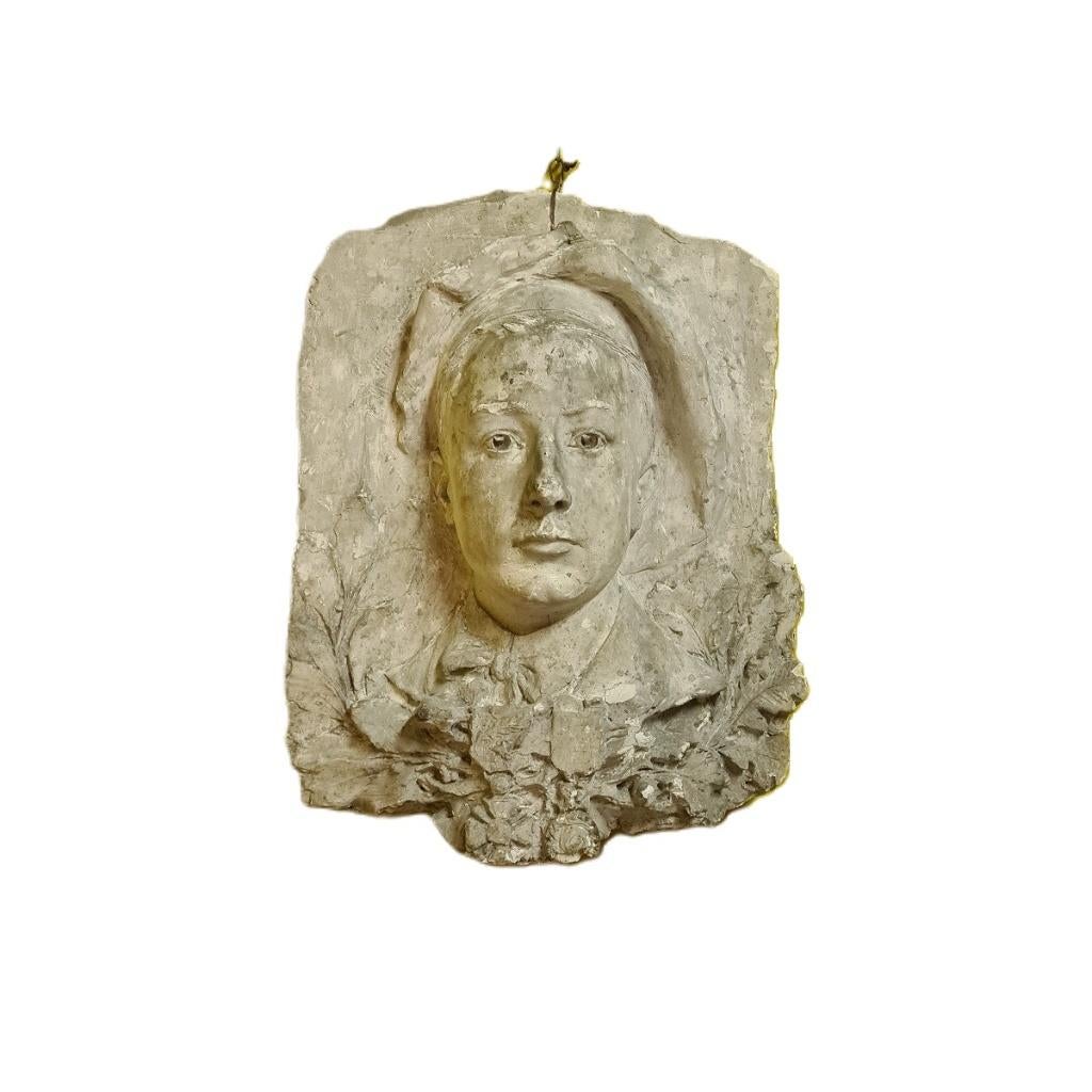 Frans gipsen plaquette van een jonge soldaat begin 20e eeuw, Ophalen, 50 - 100 cm, Handgemaakt, Wanddecoratie