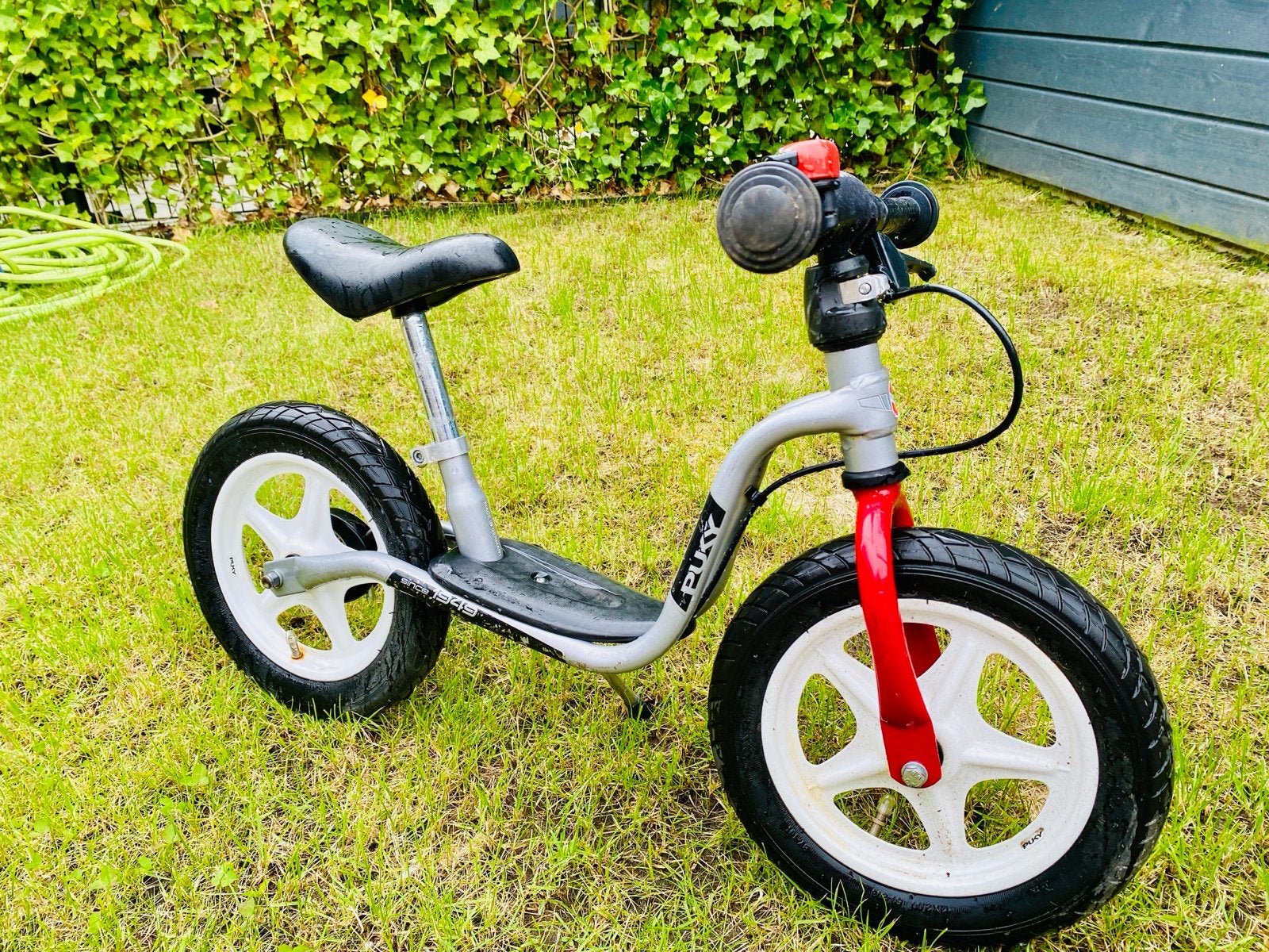 Puky loopfiets, grijs met rode accenten, Ophalen, Gebruikt
