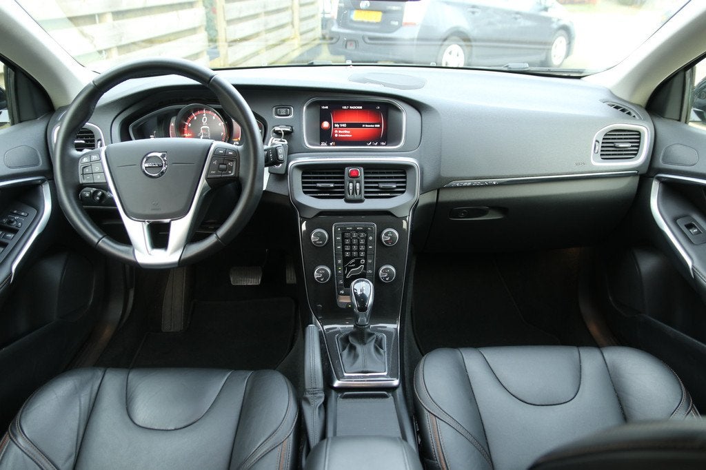 Volvo V40 Cross Country 1.5 T3 Polar+ Luxury / Navi / Stoelv, Auto's, Euro 6, 4 cilinders, 700 kg, Hatchback