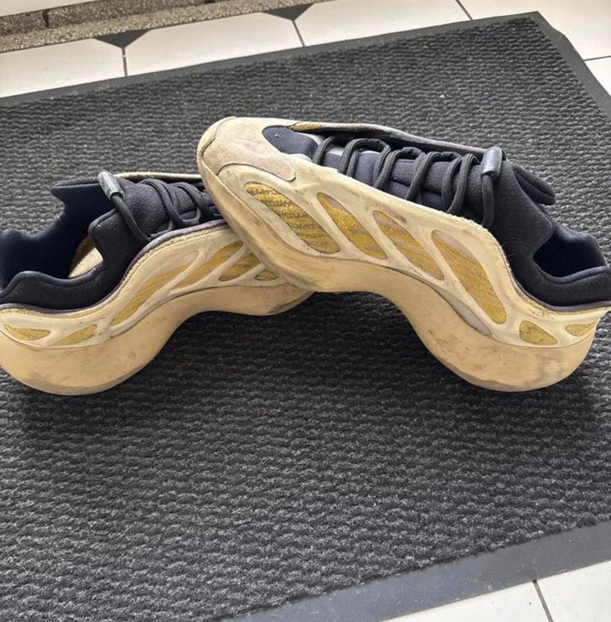 Adidas Yeezy 700 V3 Azael Sneakers, Ophalen of Verzenden, Gedragen, Overige kleuren, Sneakers of Gympen