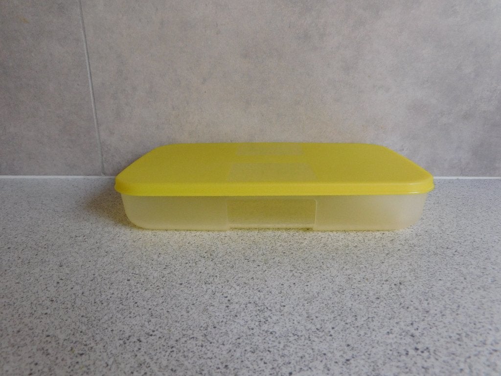 Tupperware Frisdoos Geel 650 ml, Bewaardoos, Geel, Ophalen of Verzenden, Zo goed als nieuw