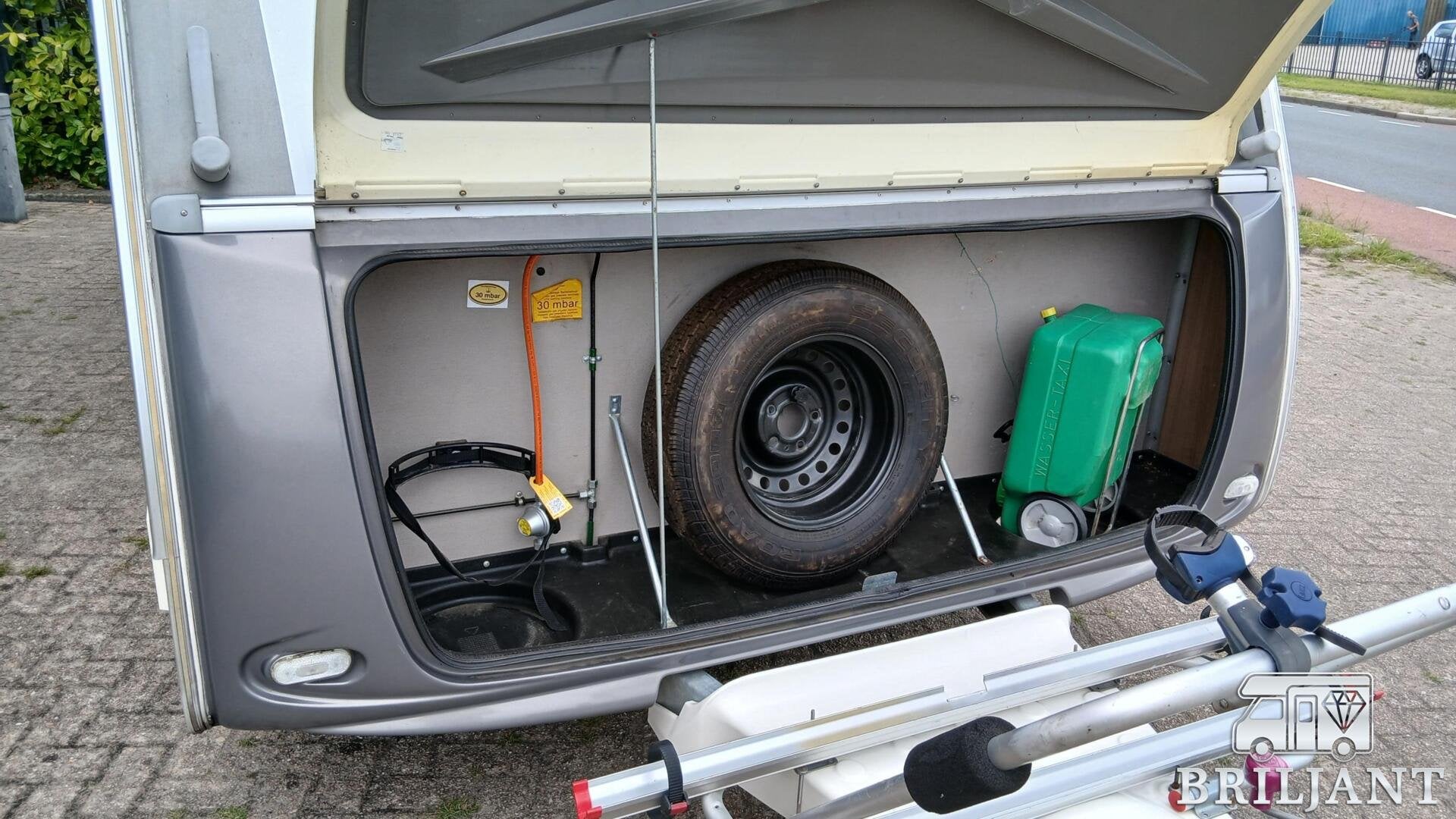 Bürstner Averso Fifty 460 TS .. fransbed/rondzit/facetoface, Rondzit, Bedrijf, Bürstner, Hordeur