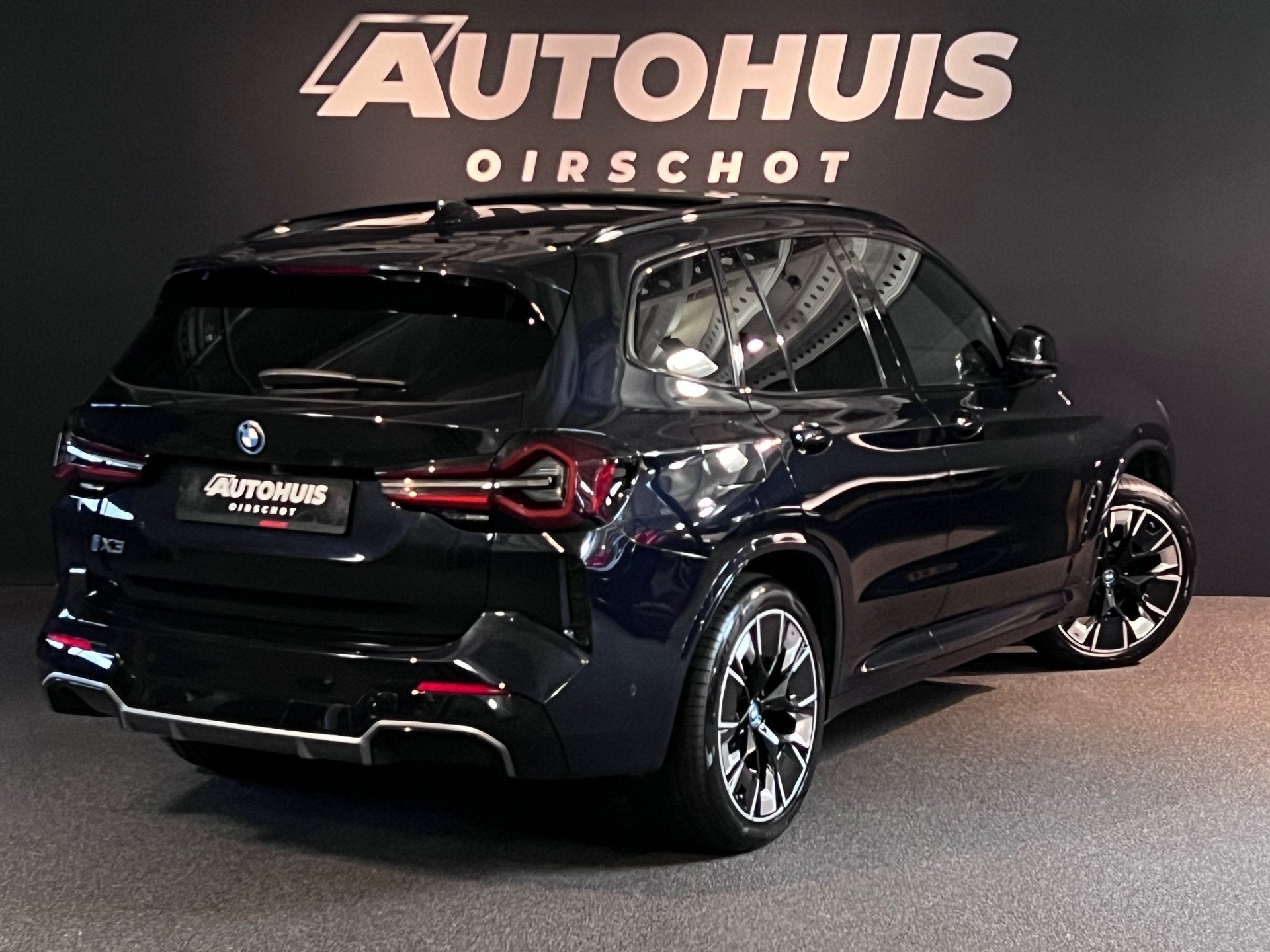 BMW IX3 High Executive 80 kWh Edition M Pano/Stuurverwarming, Achterwielaandrijving, Gebruikt, Zwart, 80 kWh