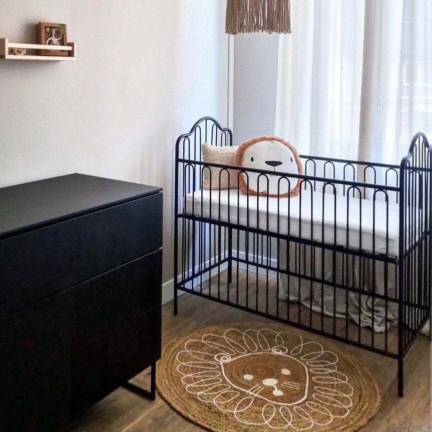 Zwart spijlen babybedje - Ledikant, Ophalen of Verzenden, Gebruikt, Ledikant