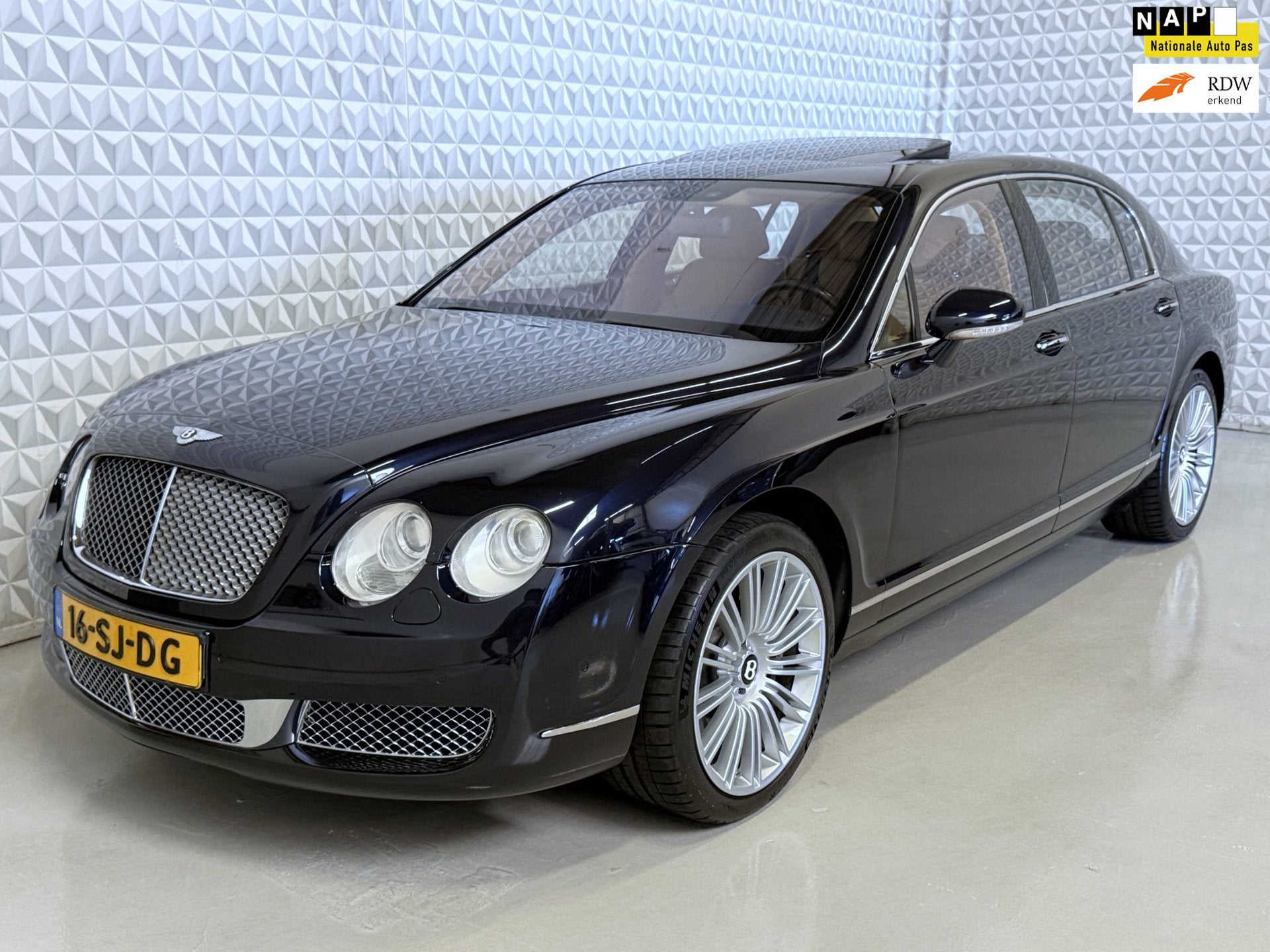 Bentley Continental Flying Spur 6.0 W12 / 187.000km (2006), Auto's, Bentley, Automaat, Gebruikt, Beige, 12 cilinders