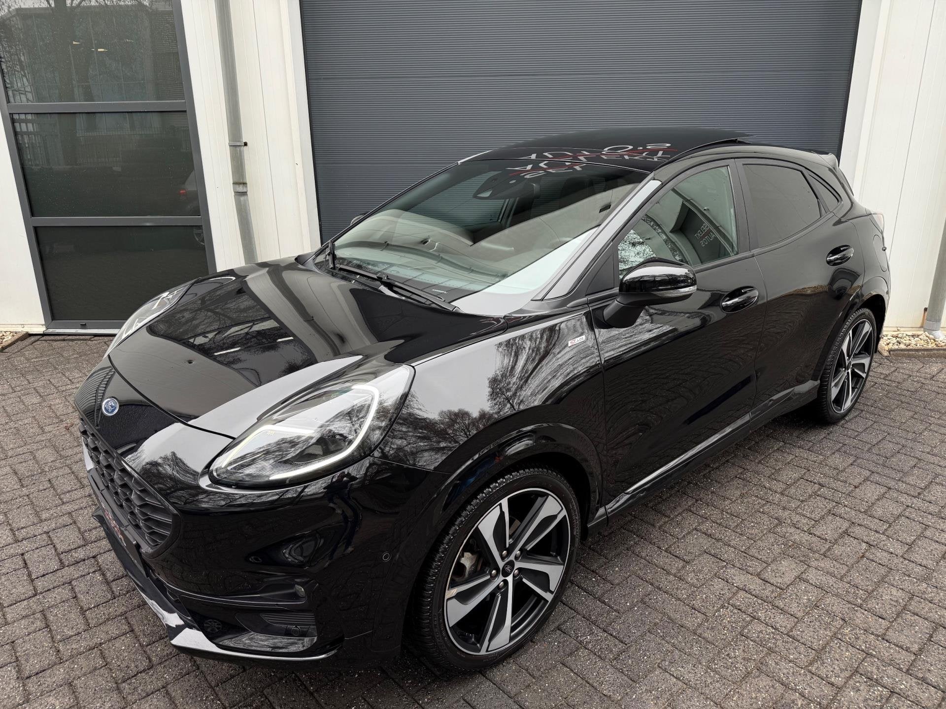Ford Puma 1.0 EcoBoost Hybrid ST-Line X 125 Pk Pano/Navi/LED, Auto's, Voorwielaandrijving, 125 pk, Zwart, Leder en Stof