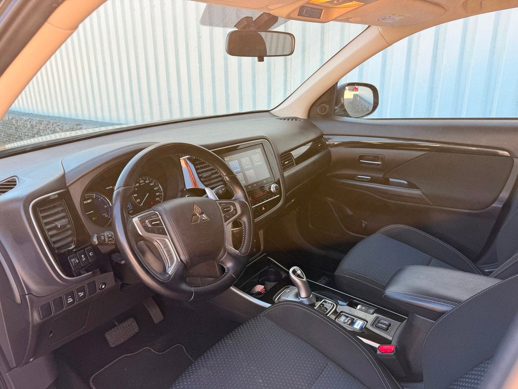 Mitsubishi Outlander 2.4 PHEV AWD PURE PLUG IN HYBRIDE CAMER, Auto's, Mitsubishi, Automaat, 4 cilinders, 1865 kg, Bedrijf
