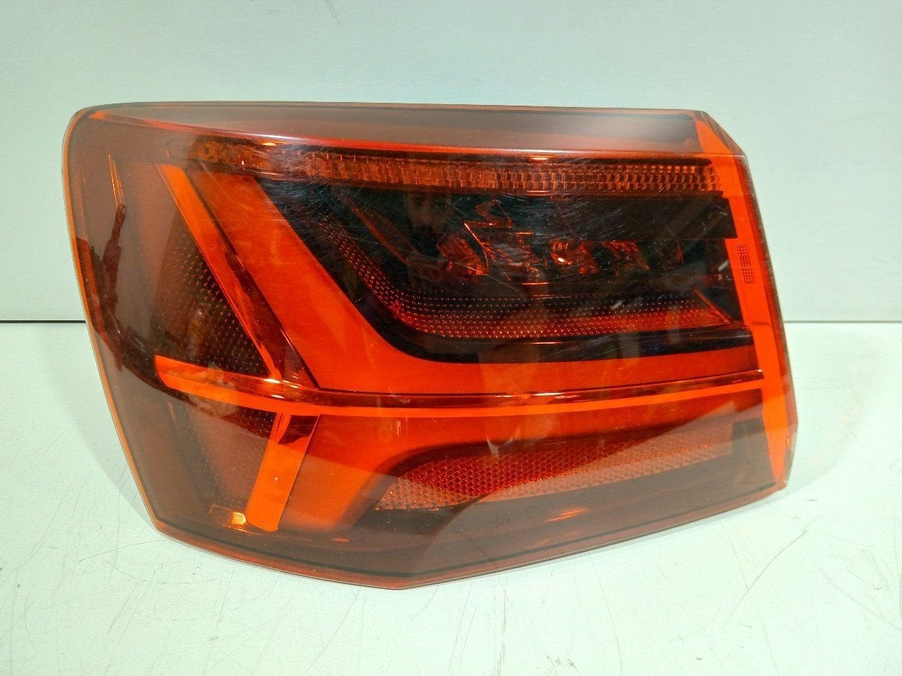 Achterlicht links buiten Audi A6, Onderdelen@venauto.nl, Van der Ven Autorecycling B.V., Gebruikt, Ettenseweg 76, 4706 PB Roosendaal, The Netherlands