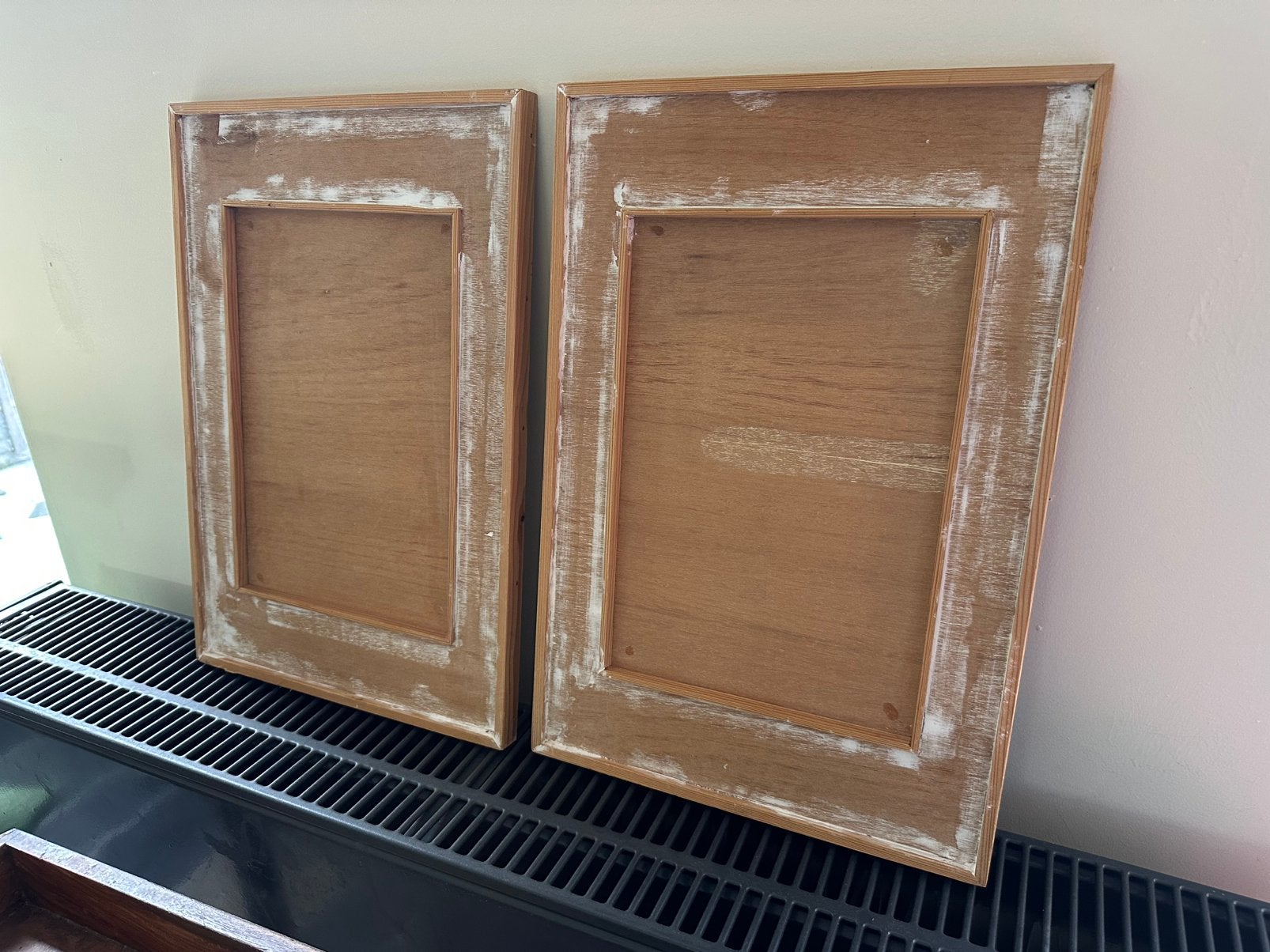 2 Artistieke houten lijstjes om neer te zetten., Ophalen, Gebruikt, 41 cm, Handgemaakt