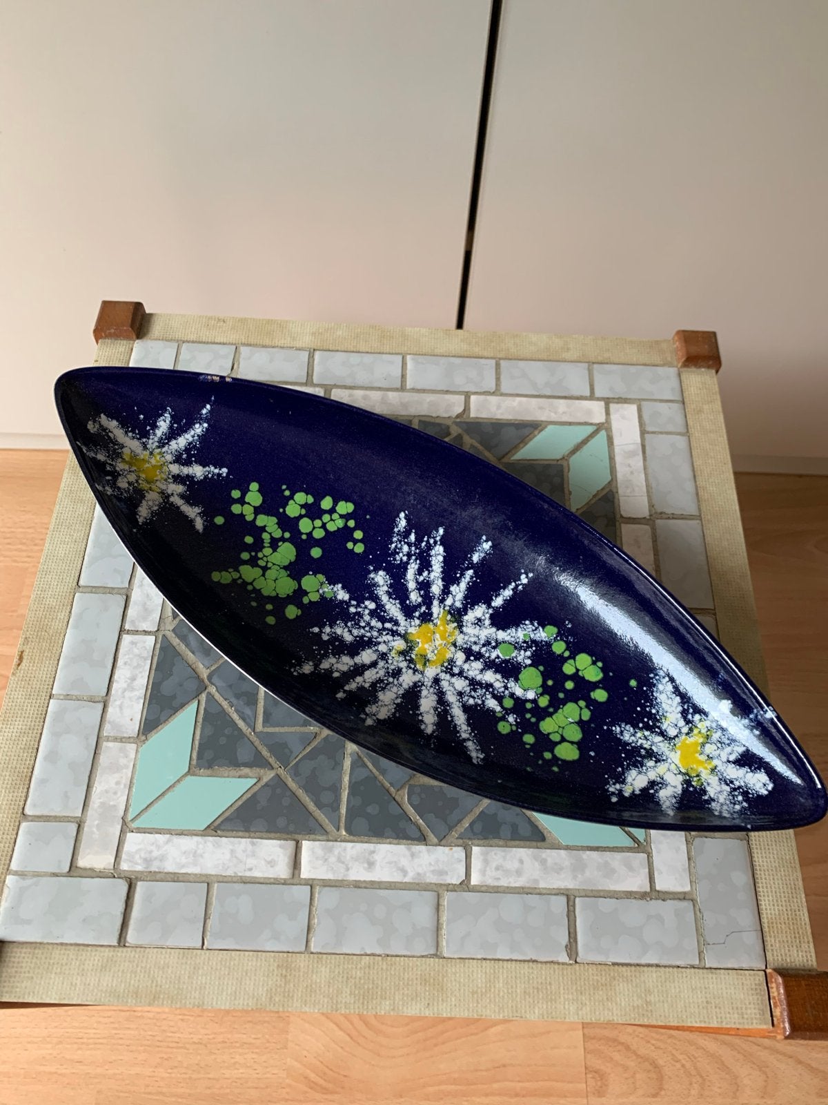Vintage Duitse emaille schaal, 1960 bloemmotif, metal bowl, Ophalen of Verzenden