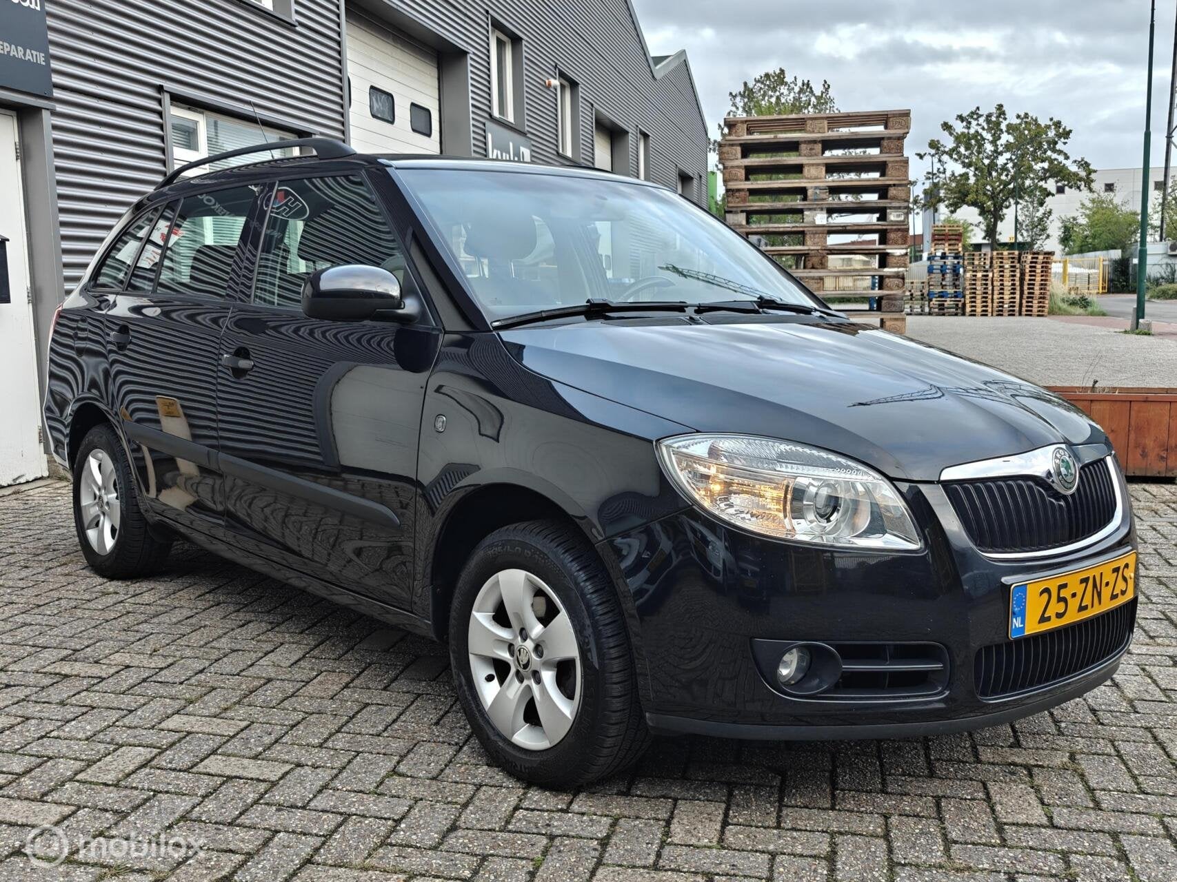 Skoda Fabia Combi 1.6-16v Elegance Clima CruiseCont Trekhaak, Auto's, Dealer onderhouden, 450 kg, 4 cilinders, 1000 kg
