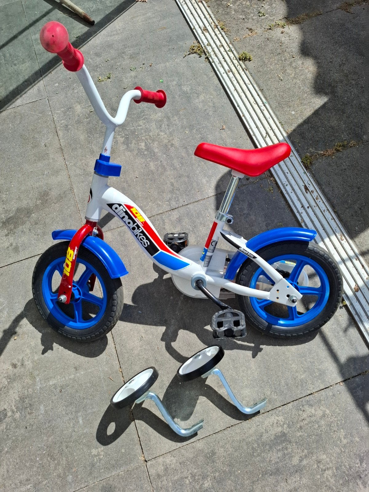 Dino Bikes Kinderfiets 10 inch met zijwieltjes, Fietsen en Brommers, Fietsen | Kinderfietsjes, Zijwieltjes, Gebruikt, Velgrem