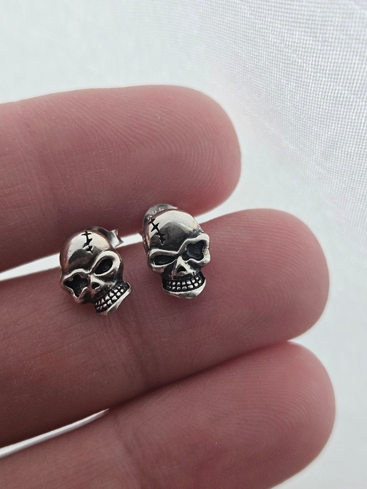 Echt Zilveren Skull Oorknopjes - Stoer en Stijlvol, Nieuw, Ophalen of Verzenden, Knopjes of Stekers, Zilver