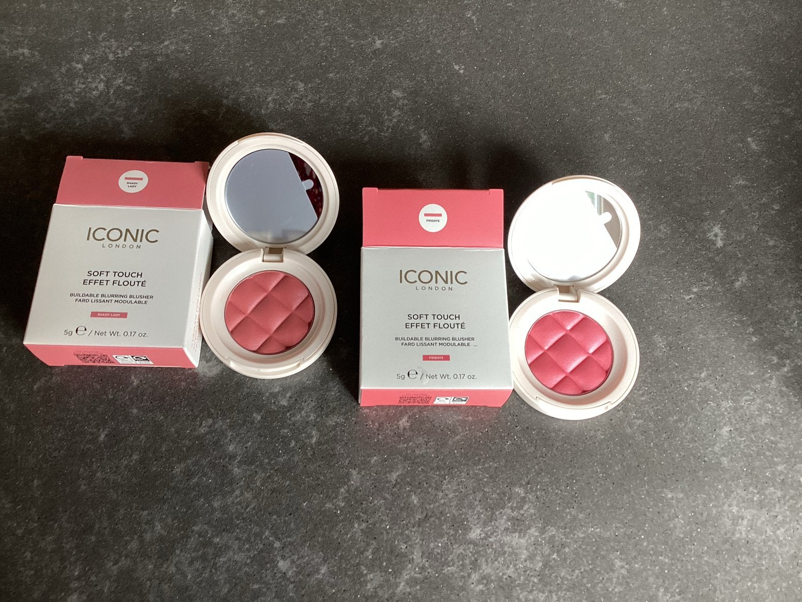 Iconic London Soft Touch Blusher - Eenmaal gebruikt, Wangen, Ophalen of Verzenden, Zo goed als nieuw, Make-up