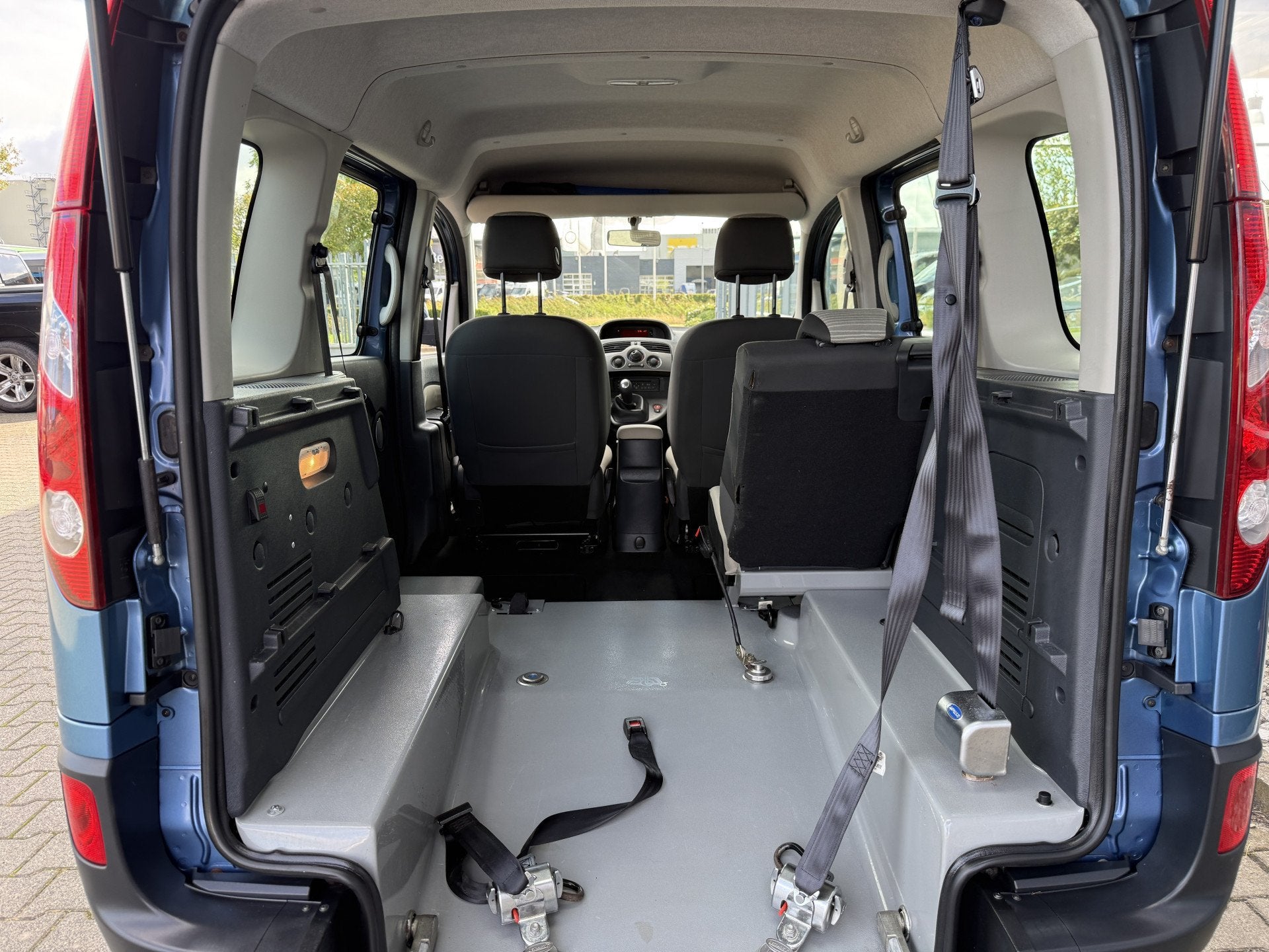 Renault Kangoo Family 3+1 Rolstoelauto 1.6-16V Expression (M, Auto's, Stof, Gebruikt, Beige, Blauw