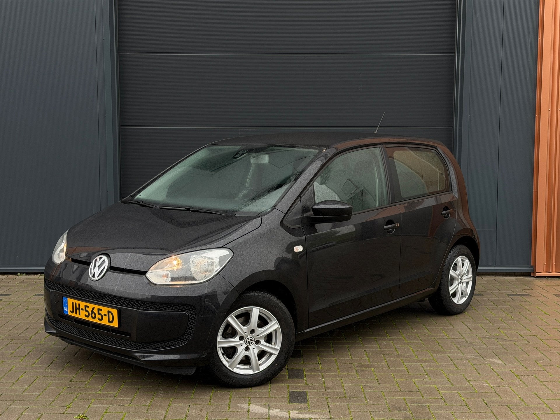 Volkswagen Up! 1.0 move up! BlueMotion|5-deurs|Scherm|Navi|B, Voorwielaandrijving, Gebruikt, 840 kg, Zwart