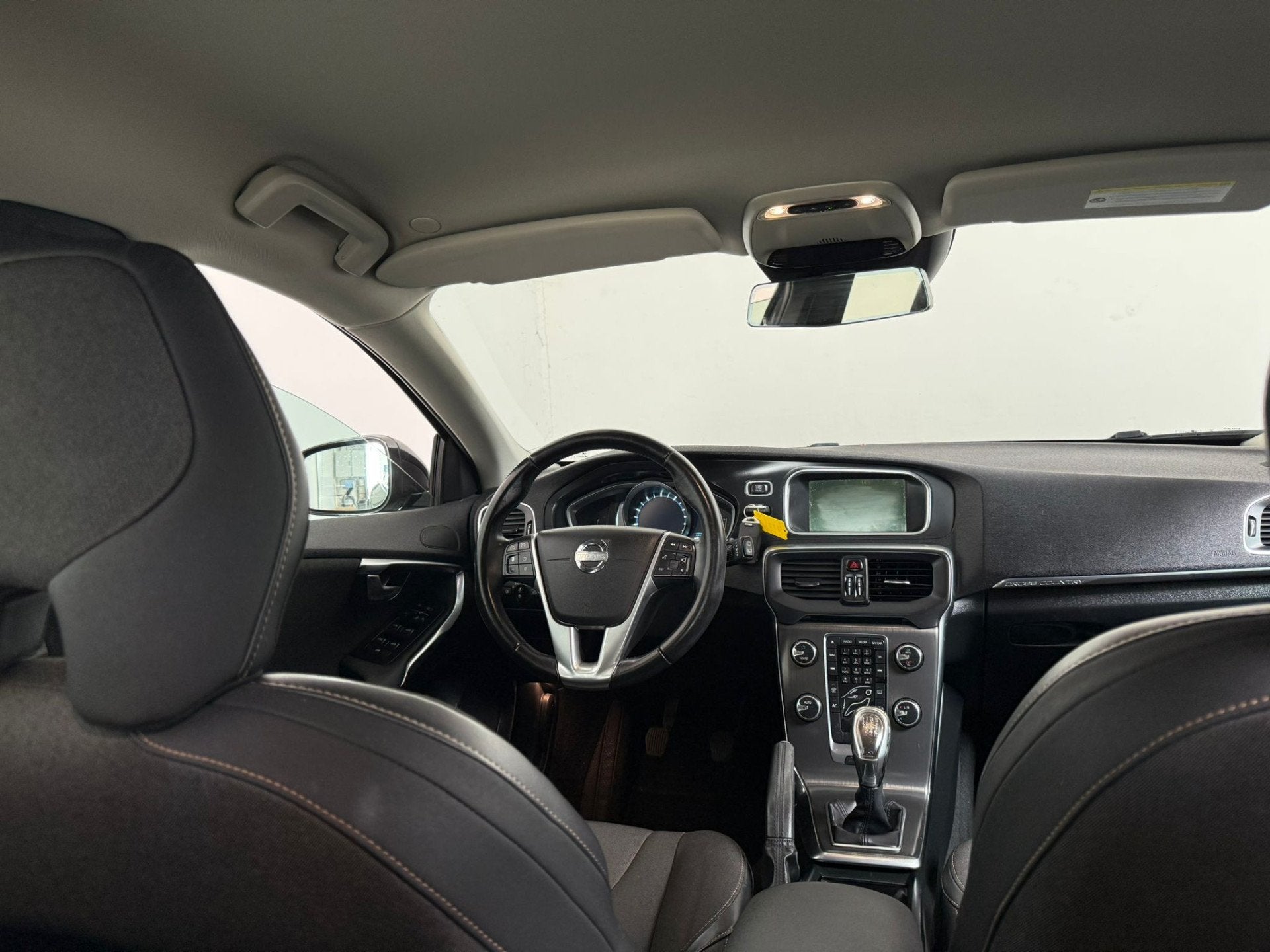 Volvo V40 Cross Country 1.6 T4 Momentum (bj 2014), Auto's, Voorwielaandrijving, Gebruikt, 4 cilinders, 179 pk