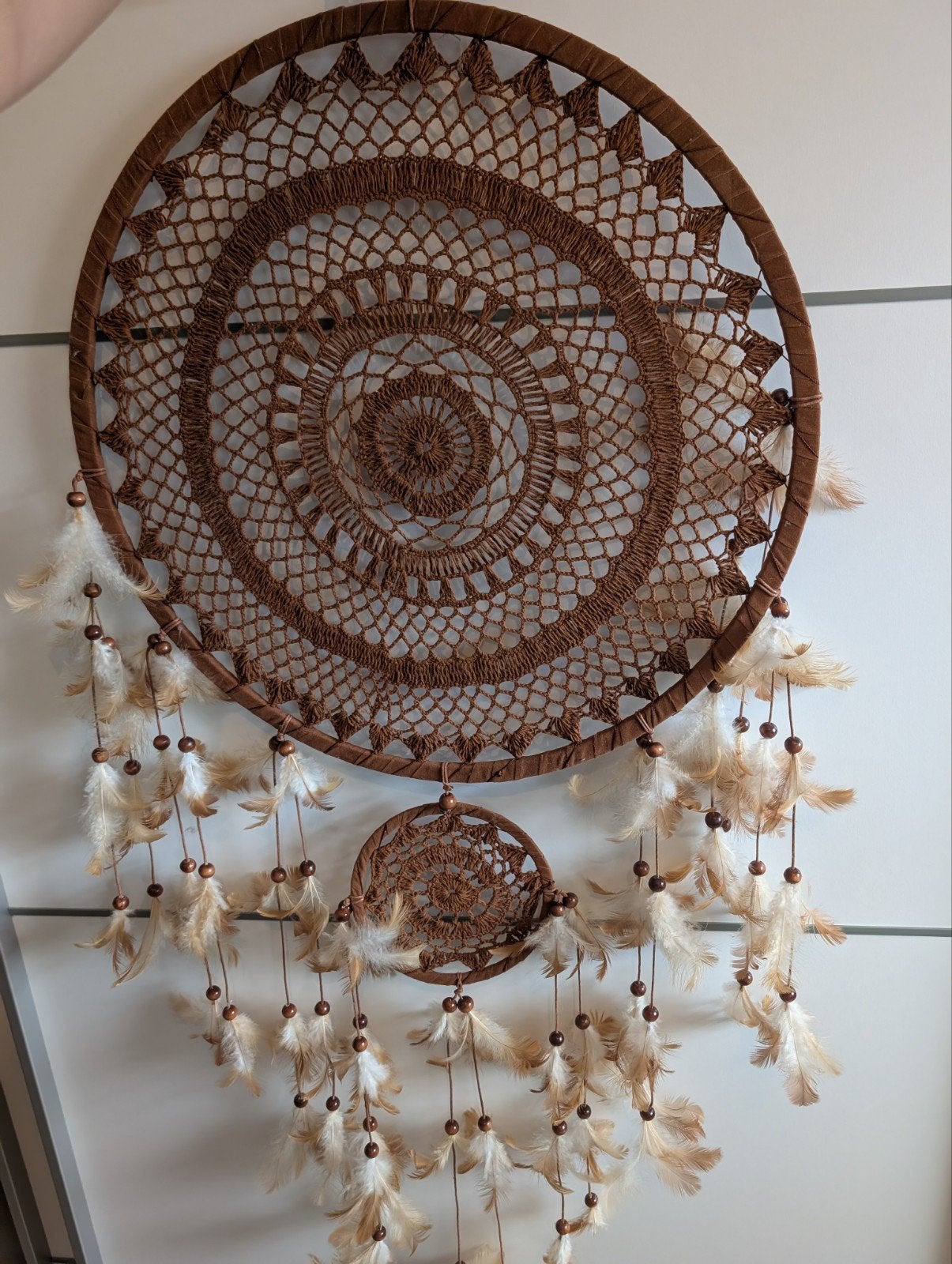 Grote Bruine Dromenvanger met Veren en Kralen, Huis en Inrichting, Ophalen, Boho, Zo goed als nieuw, Bruin