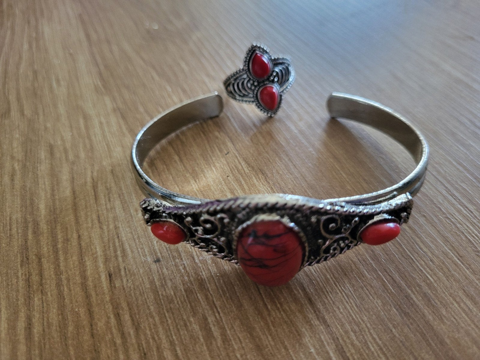 vintage armband en ring met rode steen, Ophalen of Verzenden, Zo goed als nieuw, Rood, Zilver