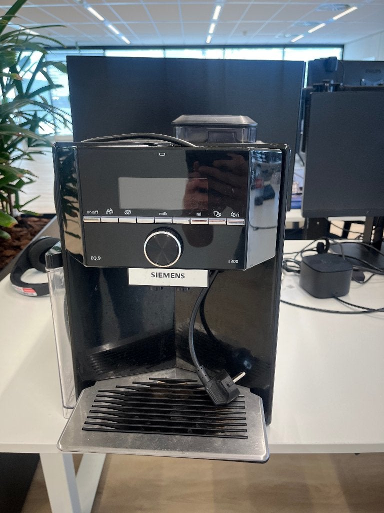 Siemens EQ.9 S300, Ophalen, Afneembaar waterreservoir, Koffiemachine, Koffiebonen