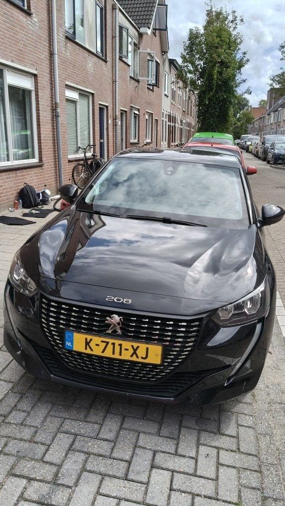 Peugeot 208 1.2 Puretech 75pk 2021 Zwart, Voorwielaandrijving, Stof, 1199 cc, Zwart