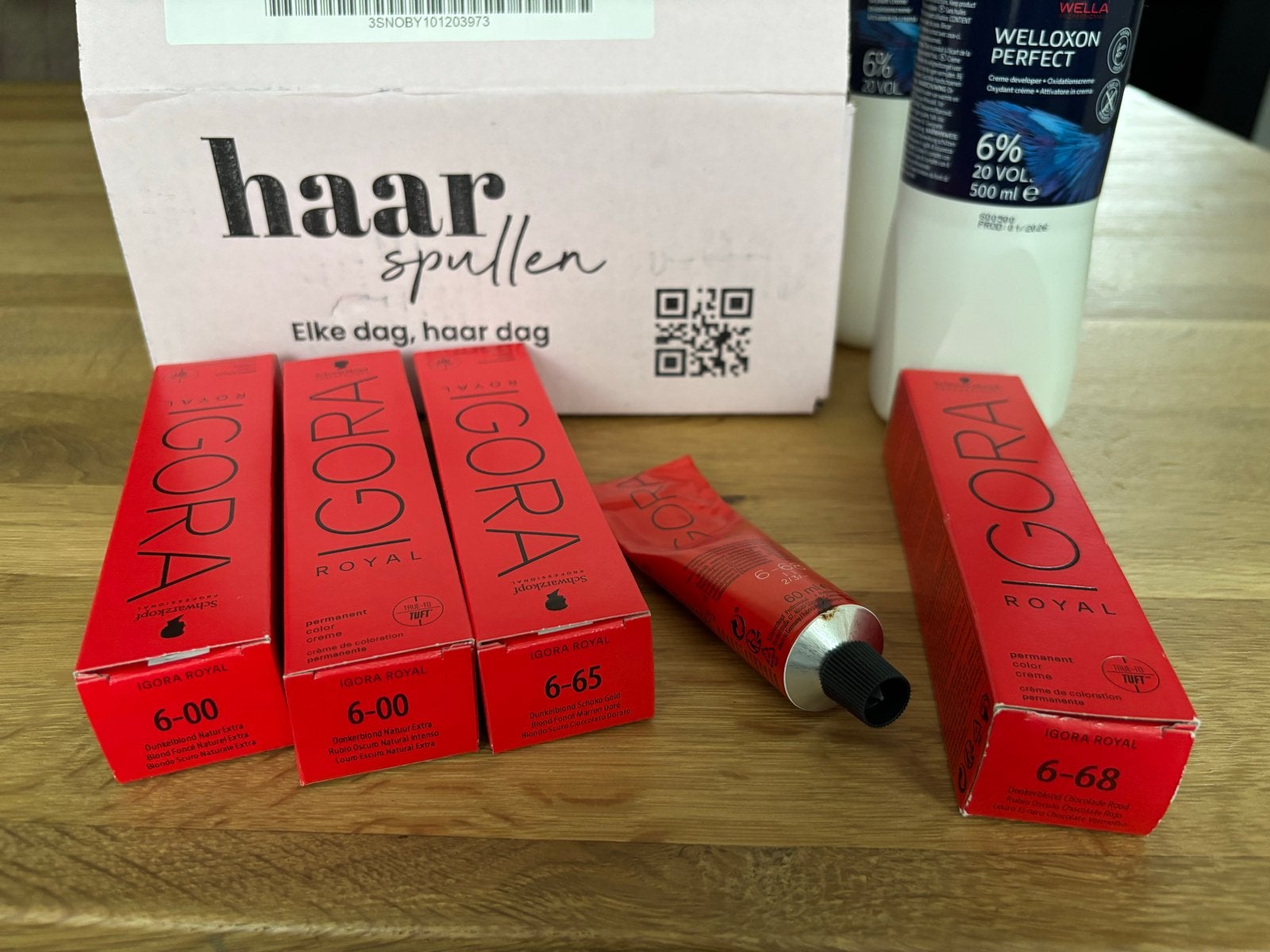 Igora Royal Haarverf en Wella 6% ontwikkelaar, Ophalen of Verzenden, Nieuw, Overige typen