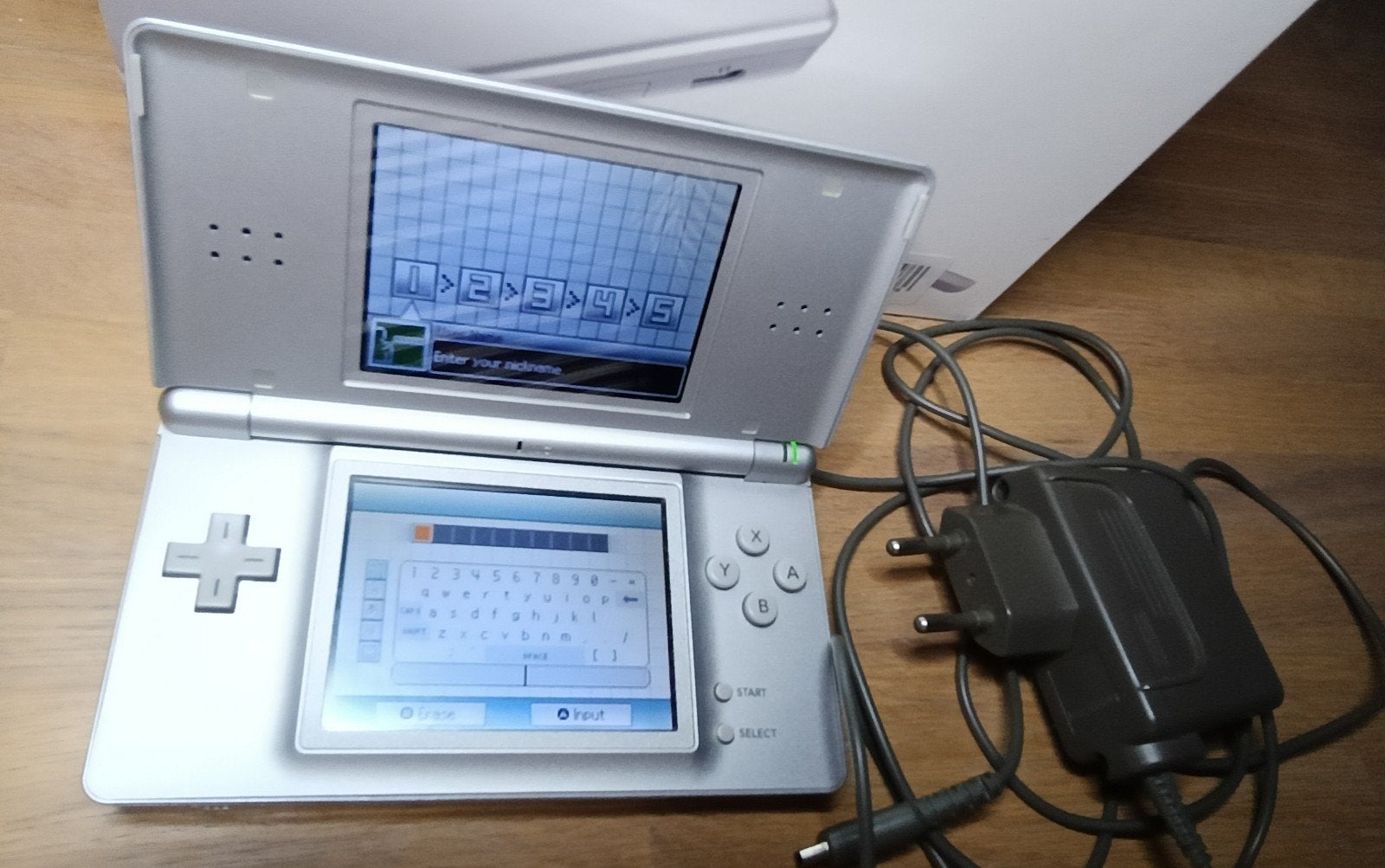 Nintendo DS Lite Silver met doos en handleidingen, Ophalen of Verzenden, Zo goed als nieuw, Zilver, DS Lite