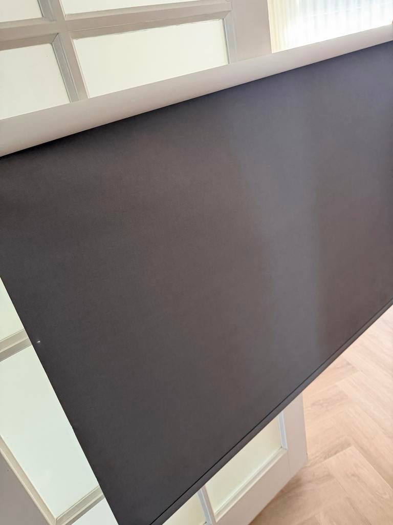 Luxaflex rolgordijn 135x150 cm - Verduisterend, Ophalen of Verzenden, Zo goed als nieuw, Grijs, 100 tot 150 cm