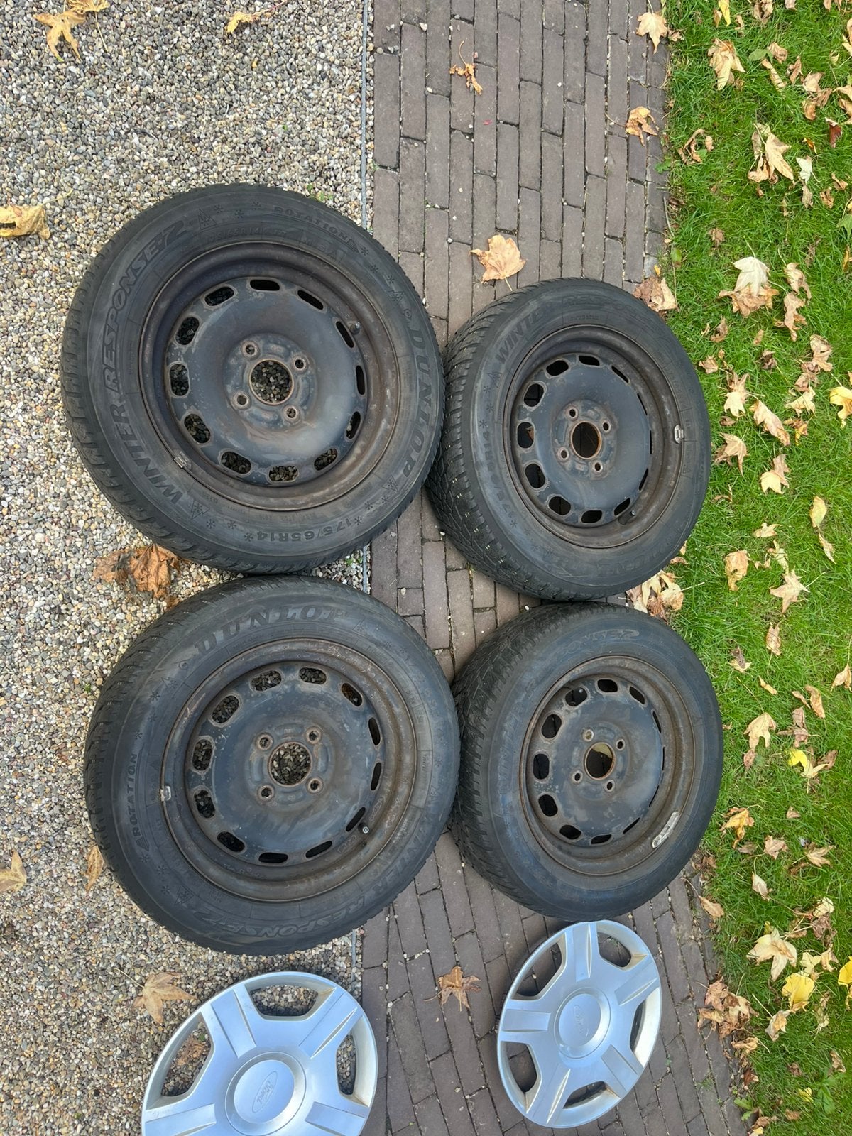 Ford fiesta mk6 winterbanden + gratis wieldoppen, Ophalen, 14 inch, Gebruikt, 175 mm