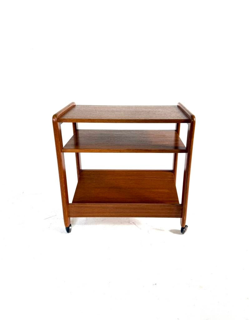 Vingage teakhouten Deense trolley ‘60, Teakhout, 50 tot 100 cm, Vintage retro buisframe design rotan webbing papercord deens, Ophalen of Verzenden