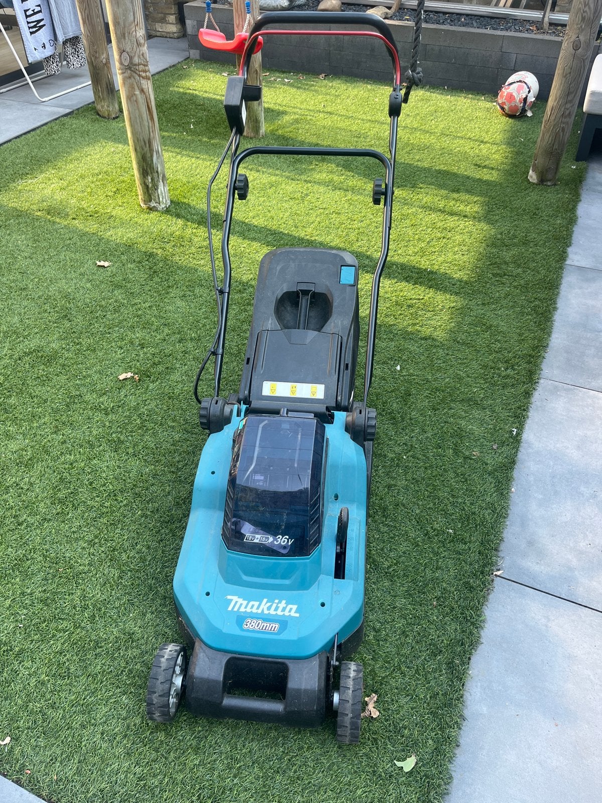 Makita DLM382 Accu Grasmaaier - Zonder Accu/Lader, Ophalen, Cirkelmaaier, Gebruikt, Accu-grasmaaier