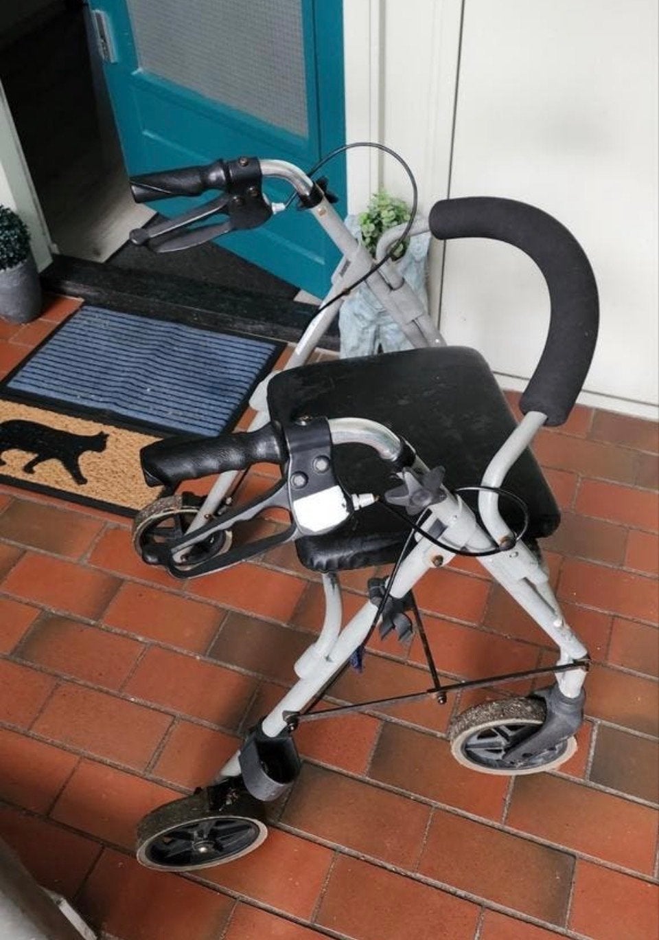 Rollator met zitvlak en makkelijk in te klappen gebruikt, Ophalen of Verzenden, Opvouwbaar, Gebruikt