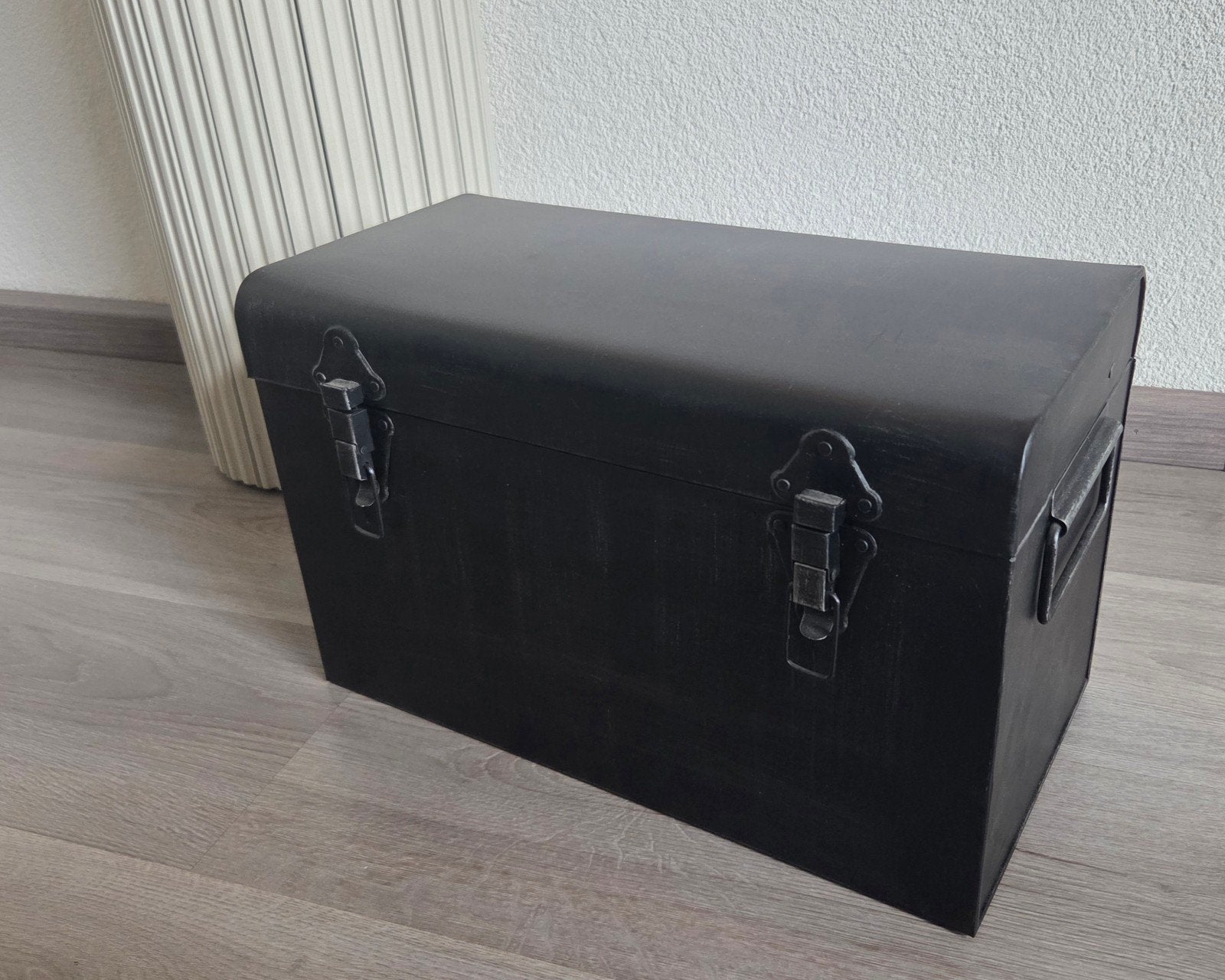 Vintage Opbergkist Metaal Zwart 40x20x25cm, Huis en Inrichting, Woonaccessoires | Kisten, Ophalen, Metaal, 50 tot 100 cm, Minder dan 50 cm