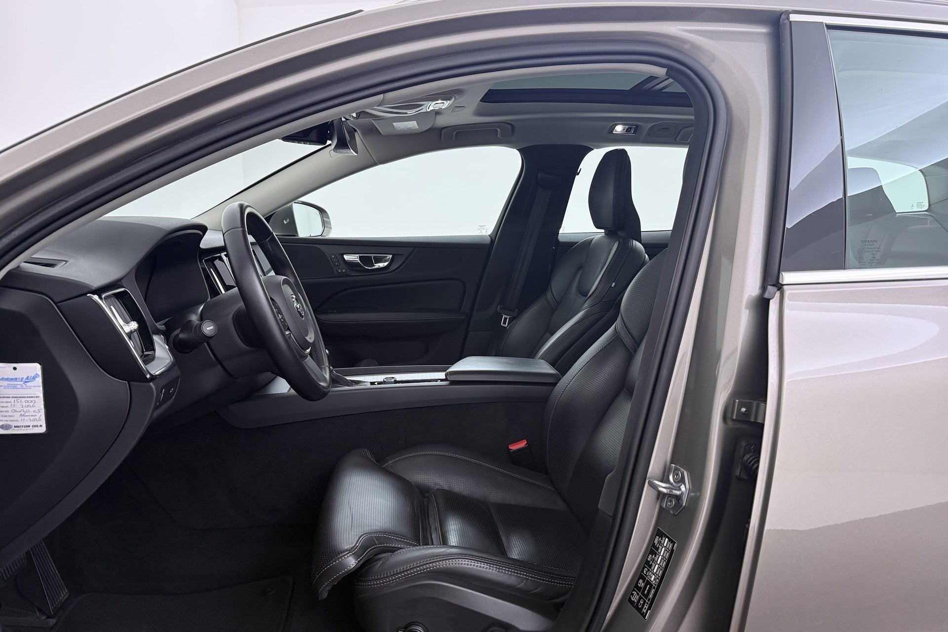 Volvo V60 2.0 T6 AWD Inscription | Trekhaak | 310 PK! | Org, Auto's, Volvo, 4 cilinders, Vierwielaandrijving, 1724 kg, 102 €/maand