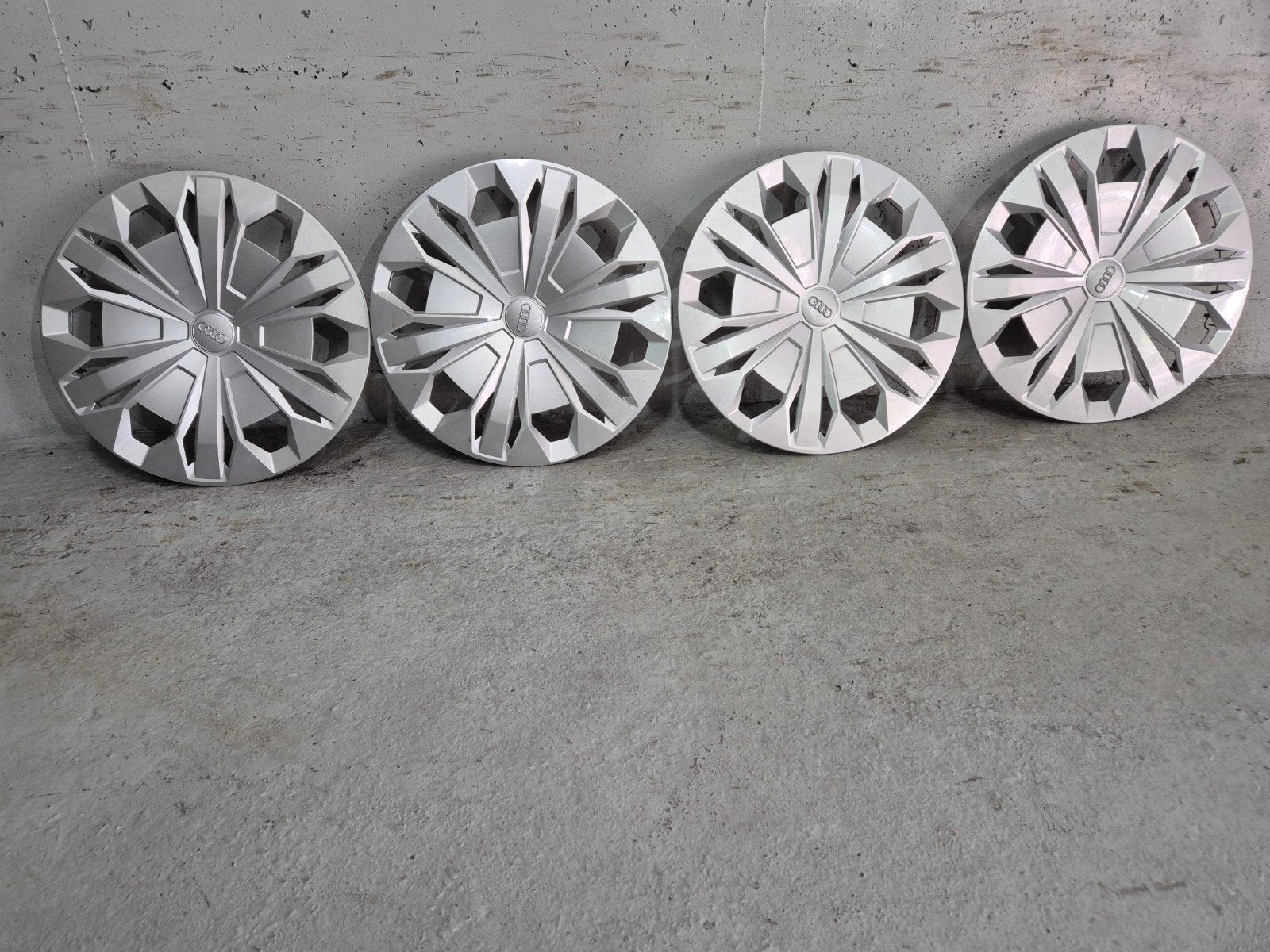 17inch Orgineel Audi Wieldoppen in nette staat, Auto diversen, Wieldoppen, Ophalen of Verzenden, Zo goed als nieuw