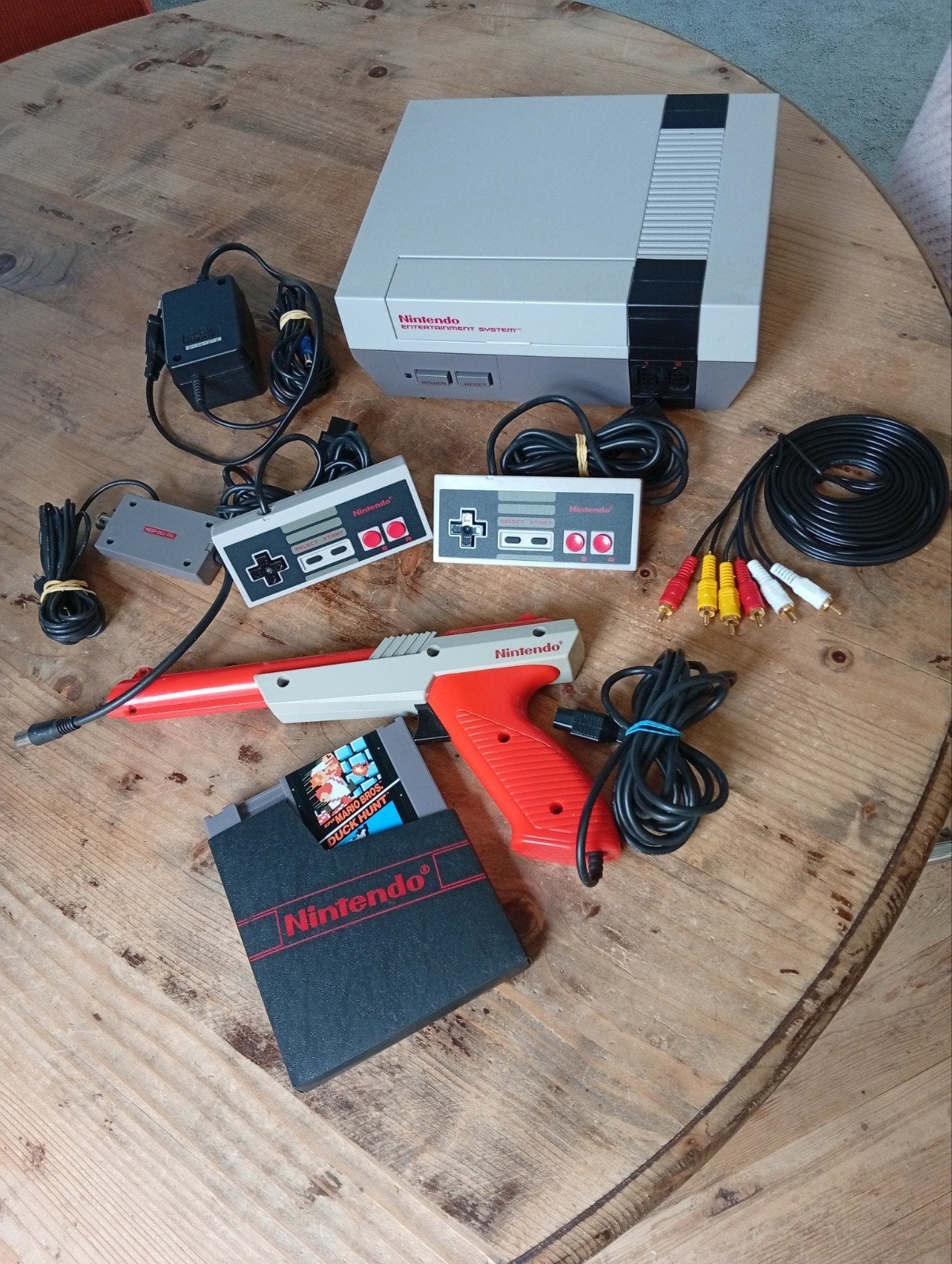Nintendo NES Action Set - Compleet & Refurbished, Ophalen of Verzenden, Zo goed als nieuw, Met 2 controllers, Met zapper/pistool