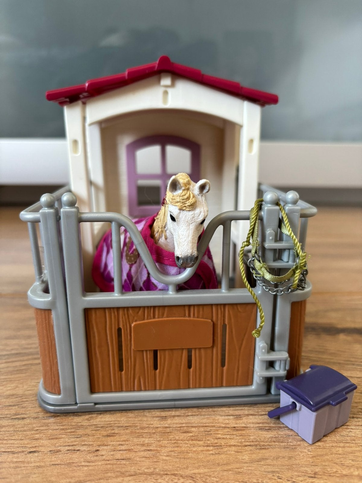 Schleich stal en paard set, Ophalen of Verzenden, Zo goed als nieuw, Figuren