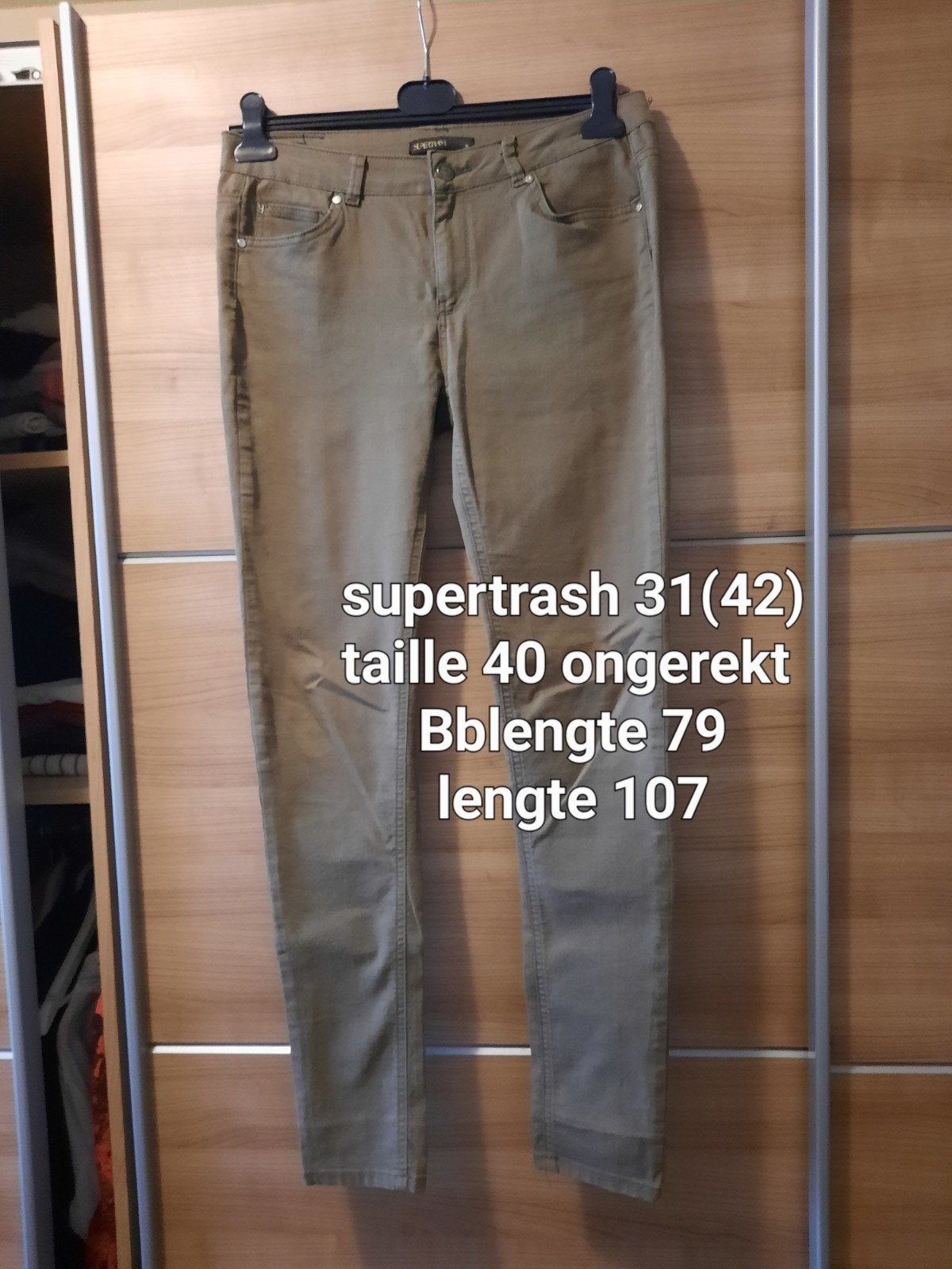 Supertrash stretch broek military green maat 31, Overige kleuren, Supertrash, Ophalen of Verzenden, W30 - W32 (confectie 38/40)