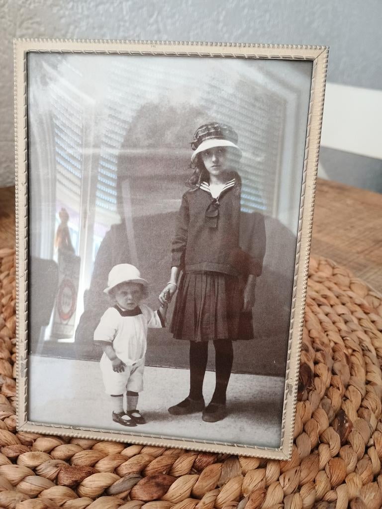 Oud fotolijstje met bol glas ( nr.16), Ophalen of Verzenden
