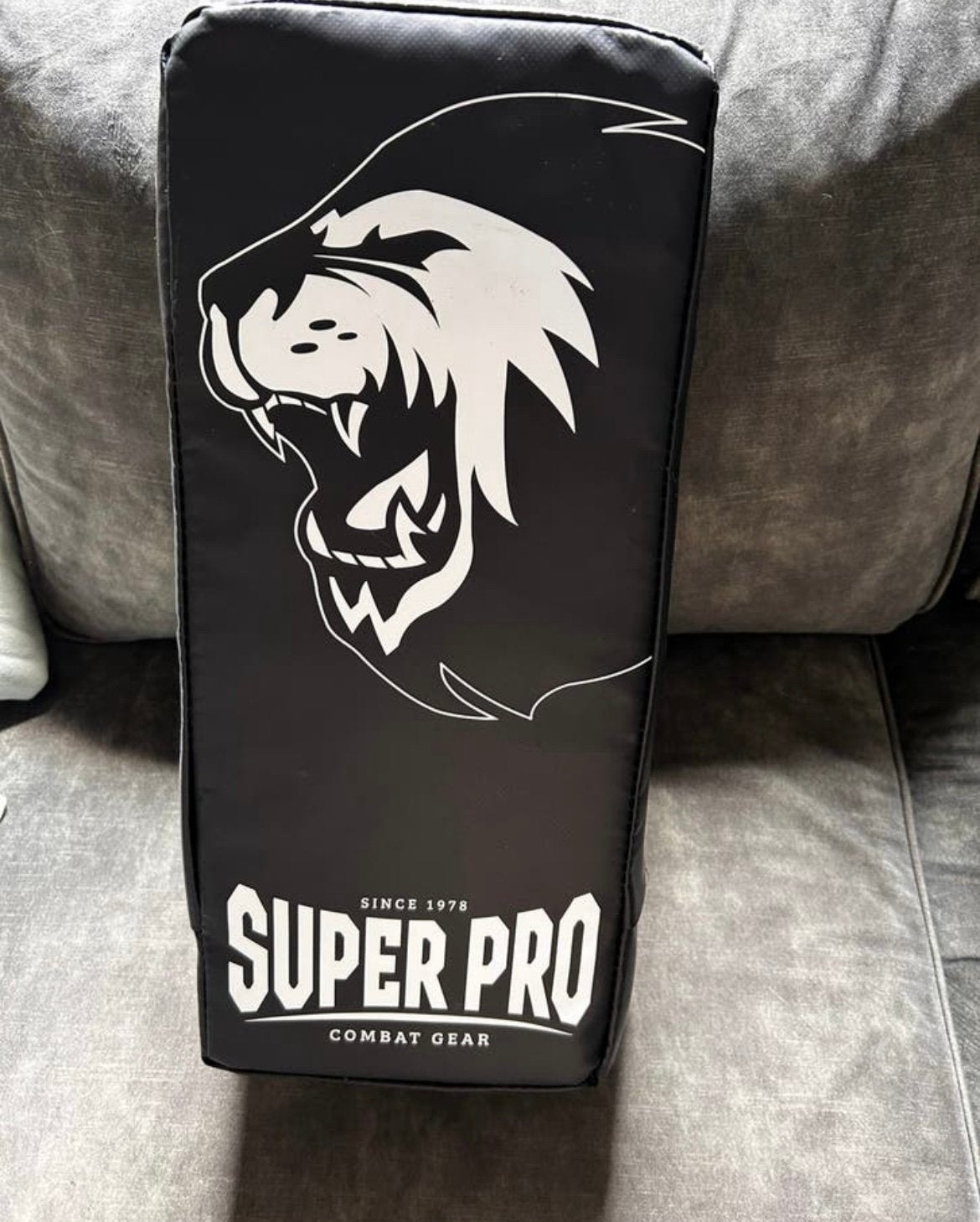 Armpad super pro combat gear nieuw!, Sport en Fitness, Ophalen, Nieuw